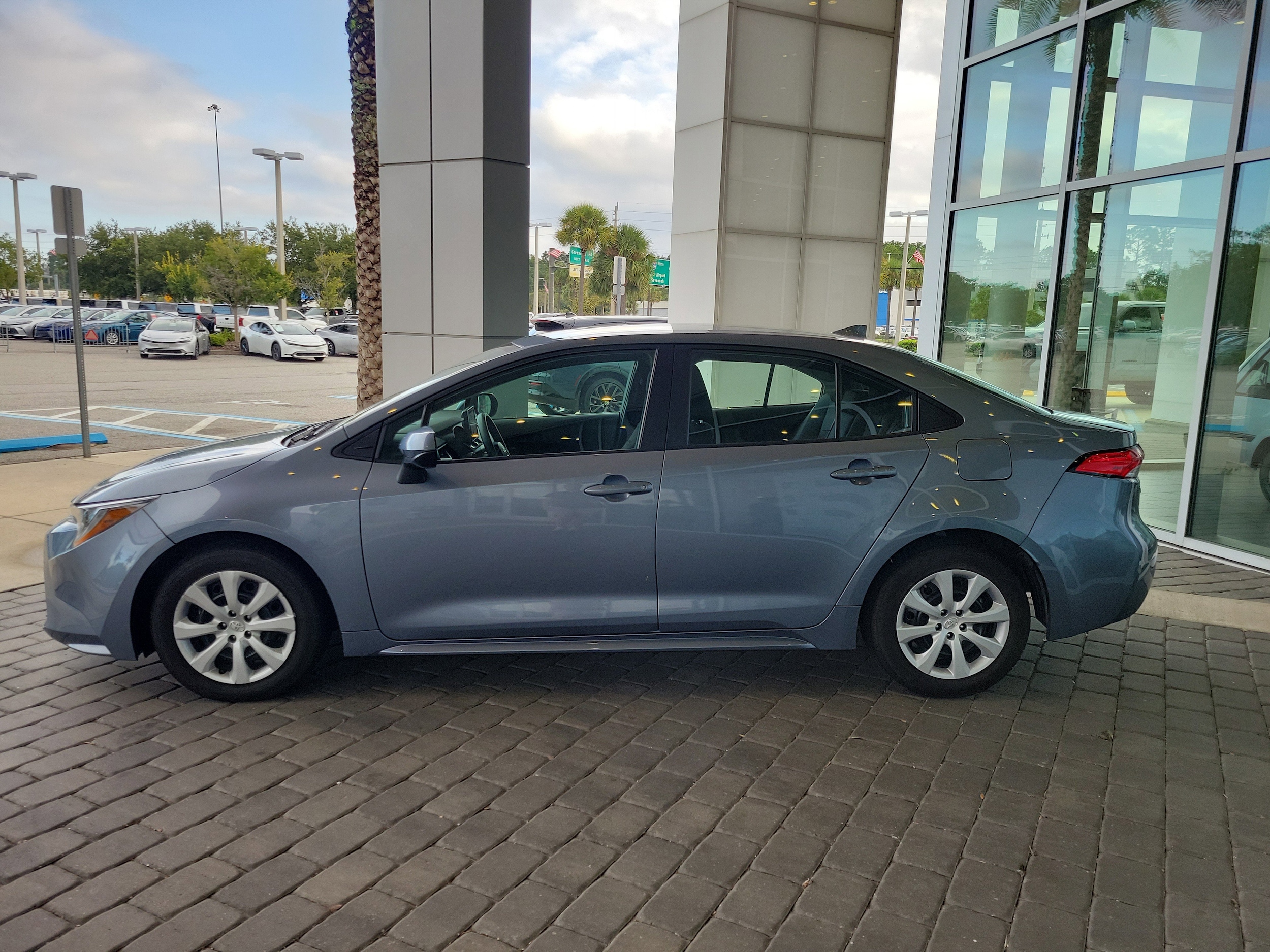 2024 Toyota Corolla LE photo 3