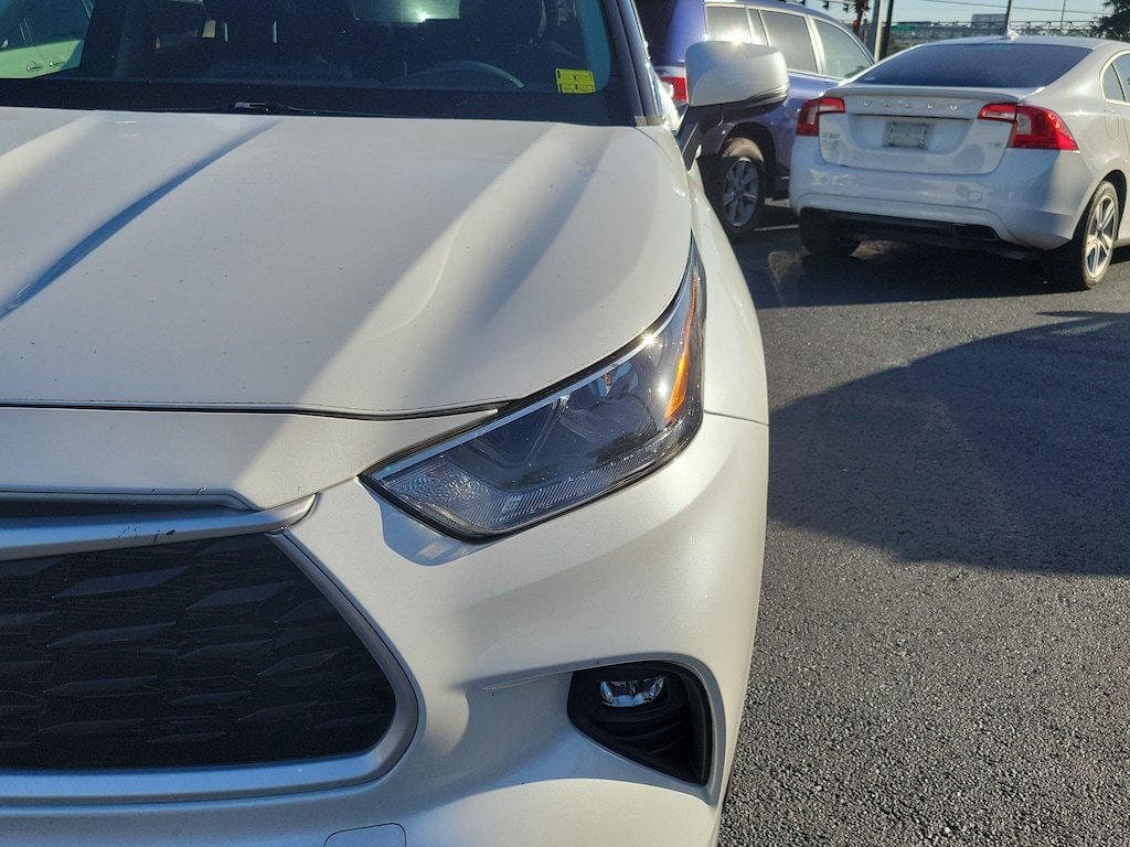 Used 2022 Toyota Highlander Hybrid XLE SUV