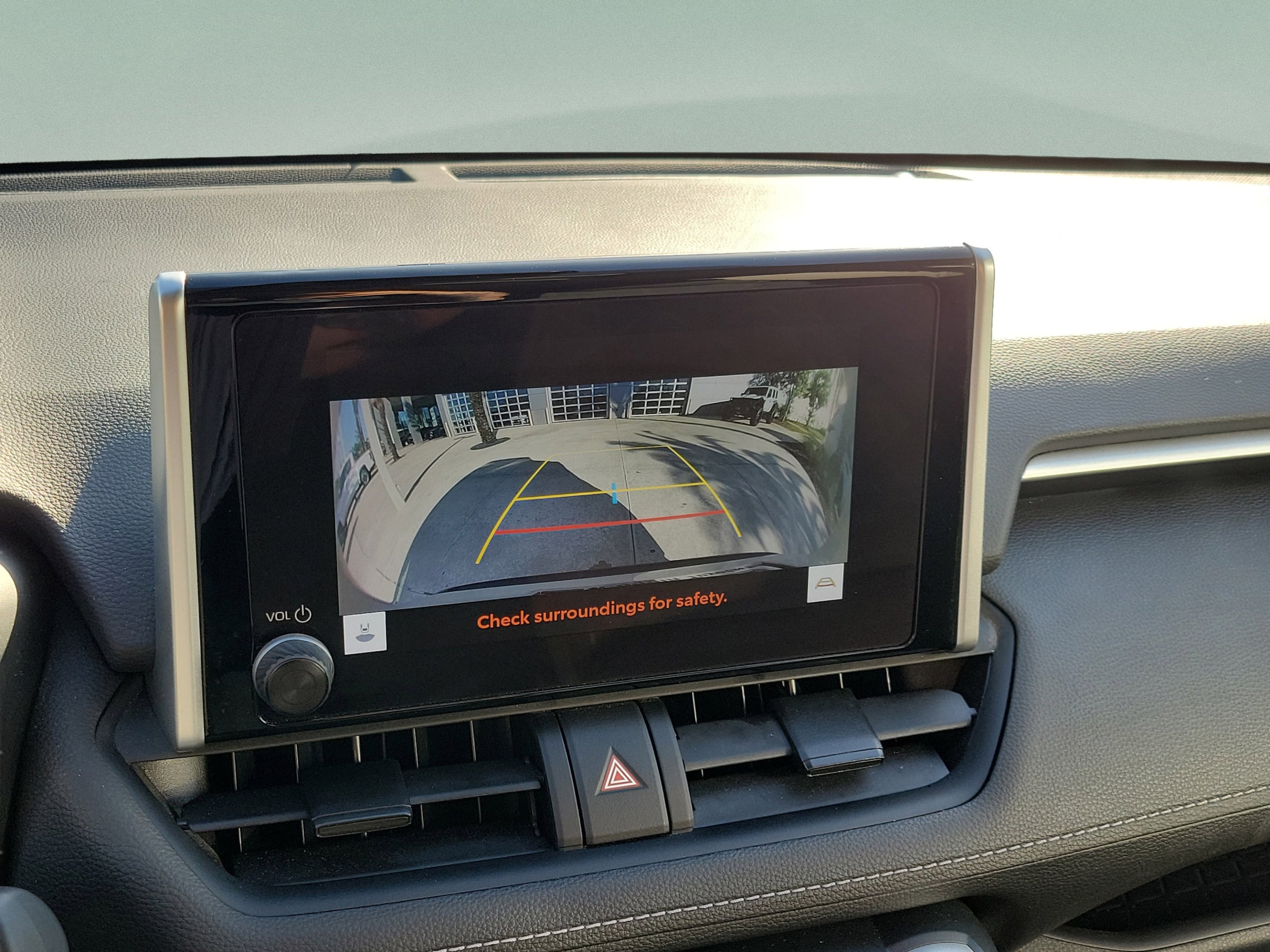 2024 Toyota RAV4 XLE - Photo 18