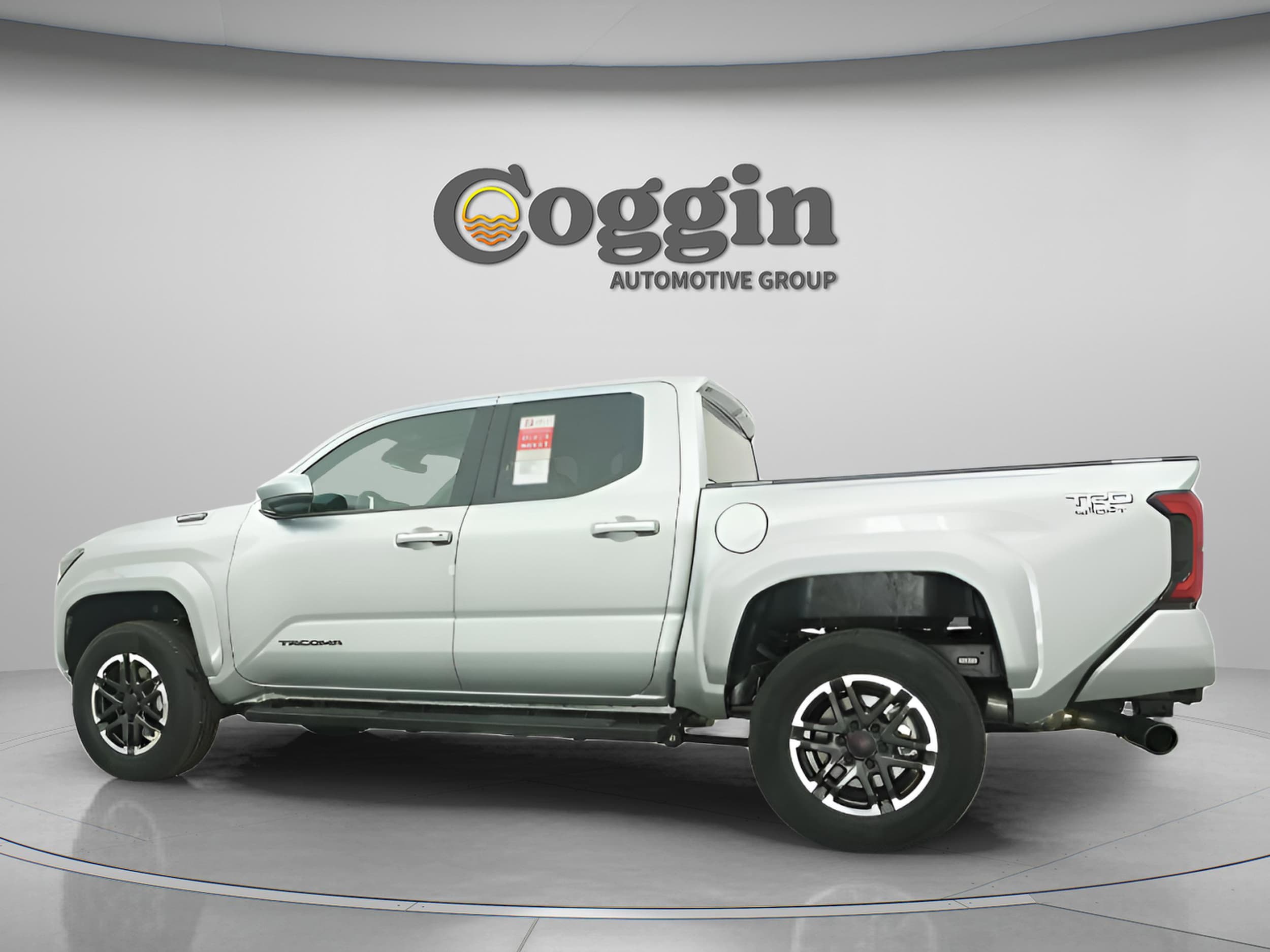 2025 Toyota Tacoma TRD Sport - Photo 10