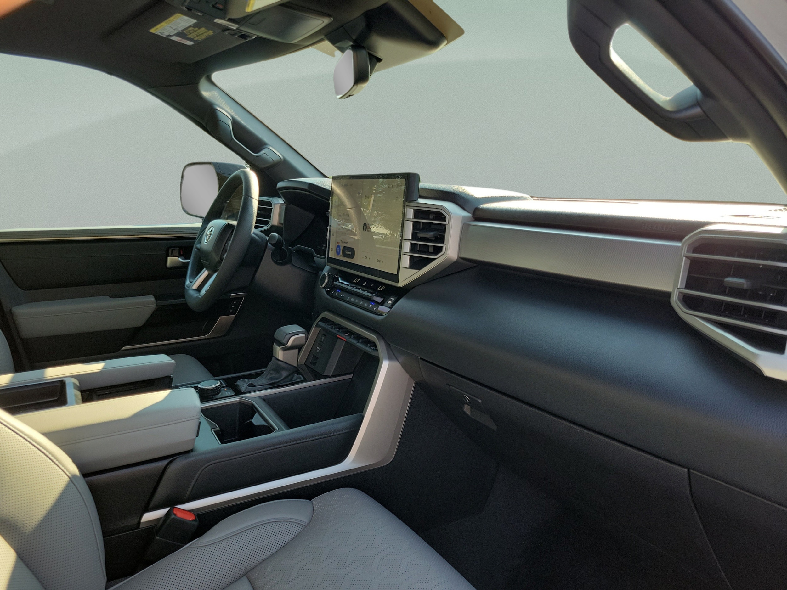 2025 Toyota Tundra Limited - Photo 30