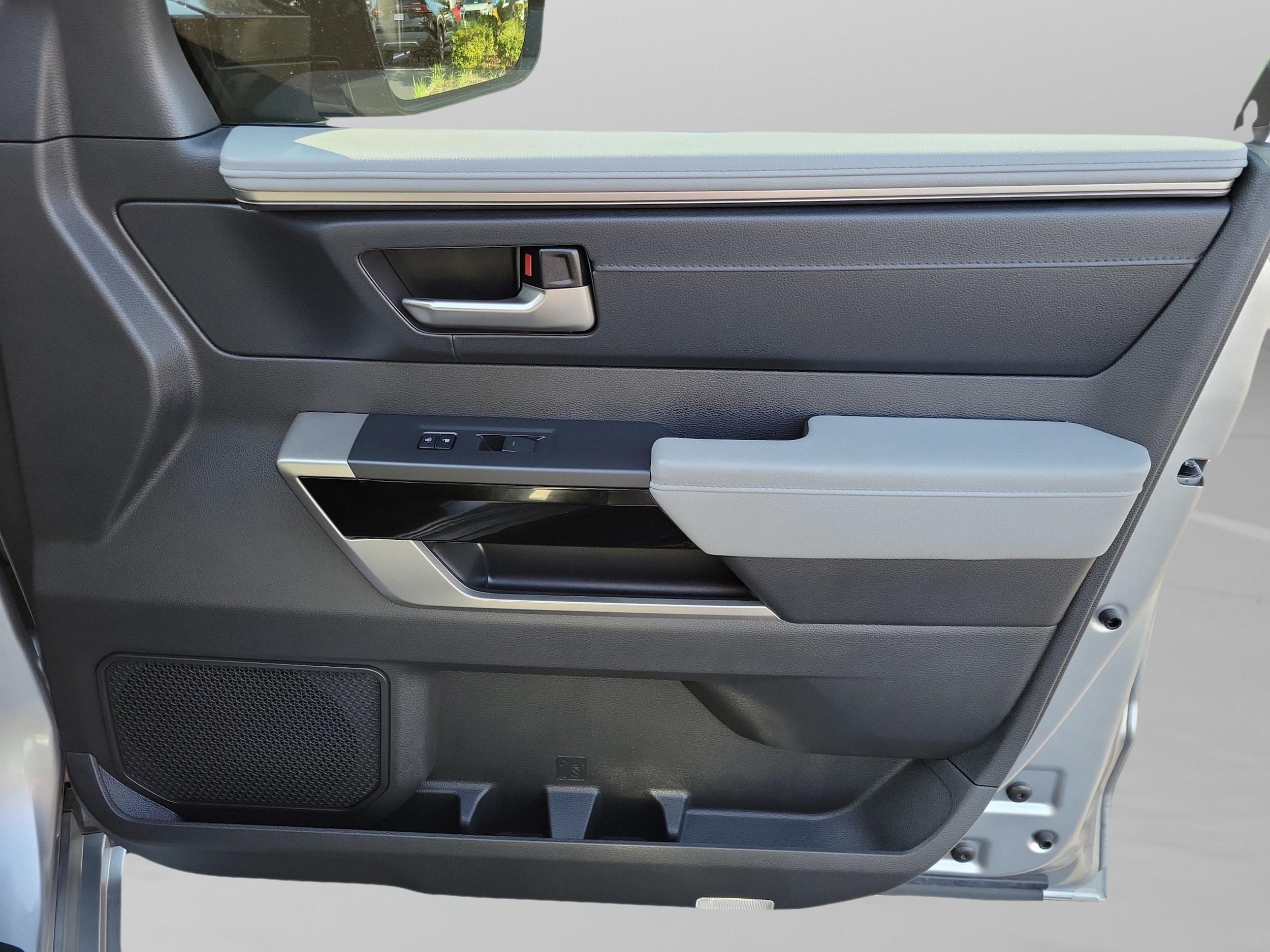2025 Toyota Tundra Limited - Photo 29