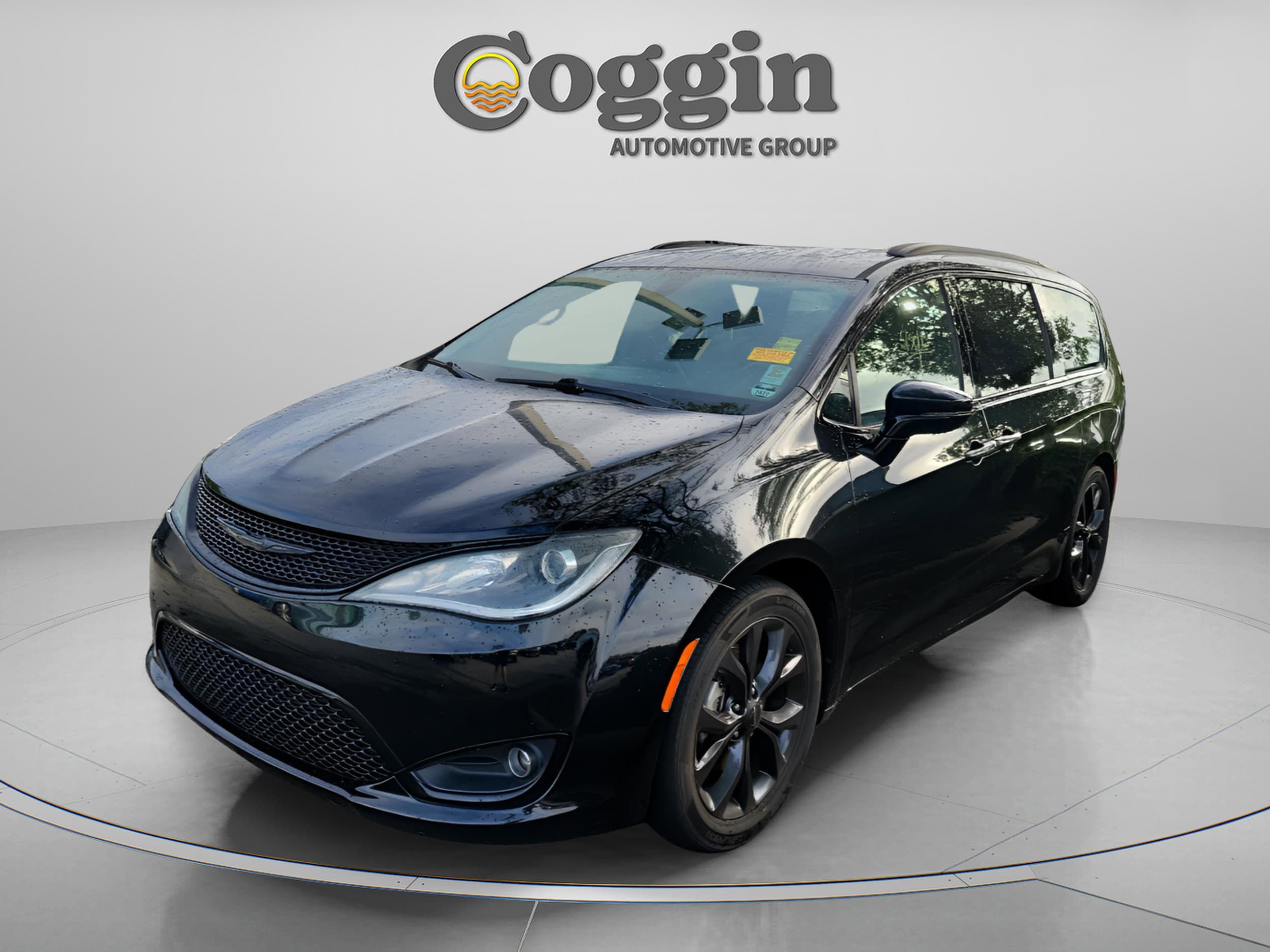 2019 Chrysler Pacifica Limited's photo