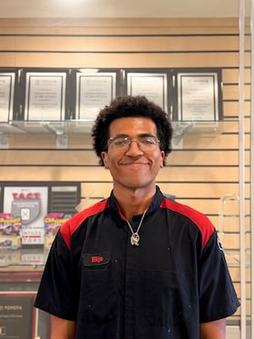 Staff member Elijah Freycinet from ID_ecd7cfea6e5f