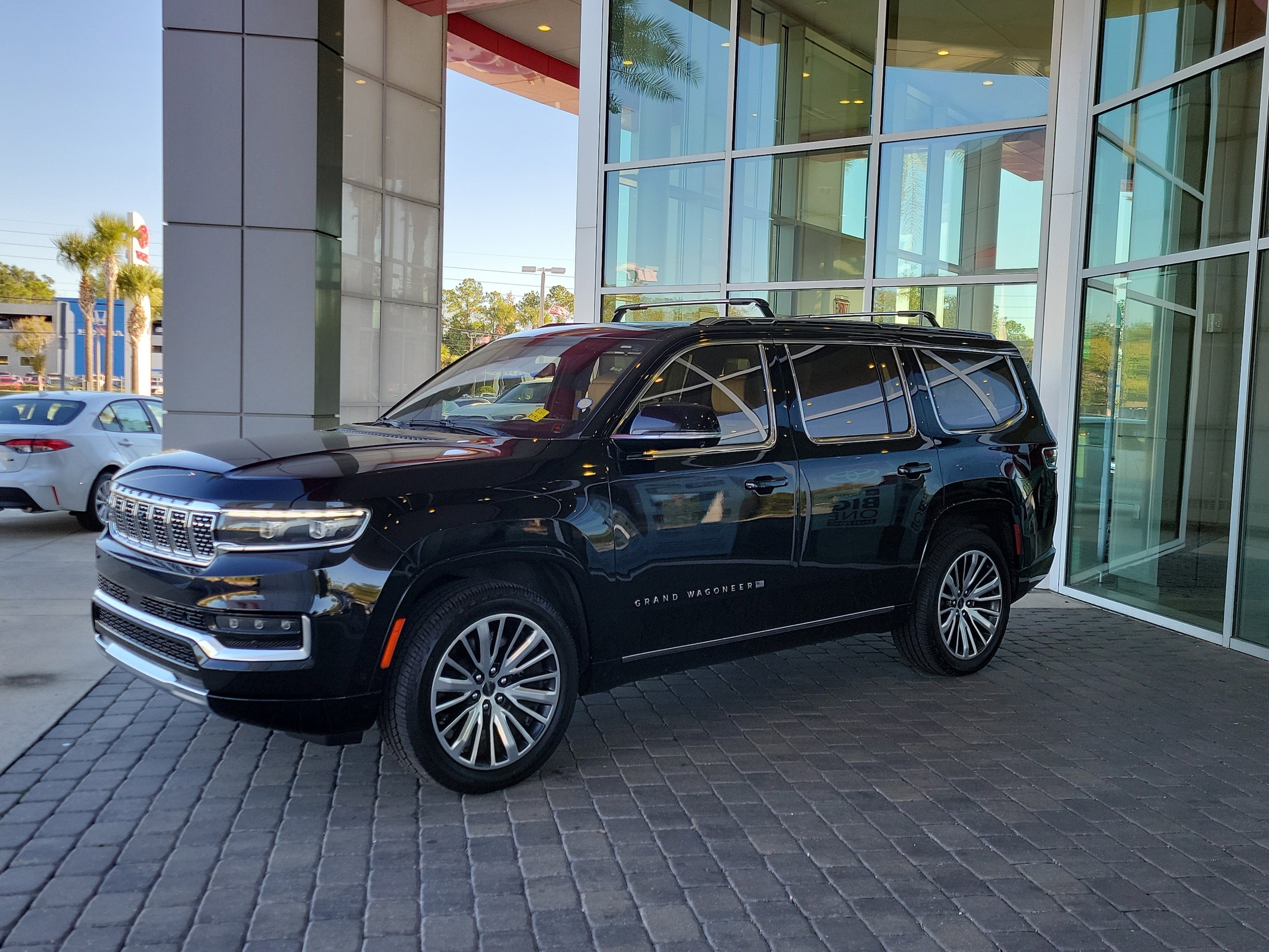 2022 Jeep Grand Wagoneer III photo 4