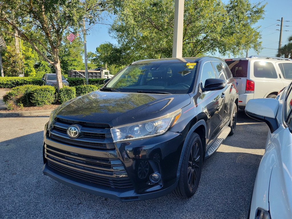 Used 2019 Toyota Highlander SE V6 SUV