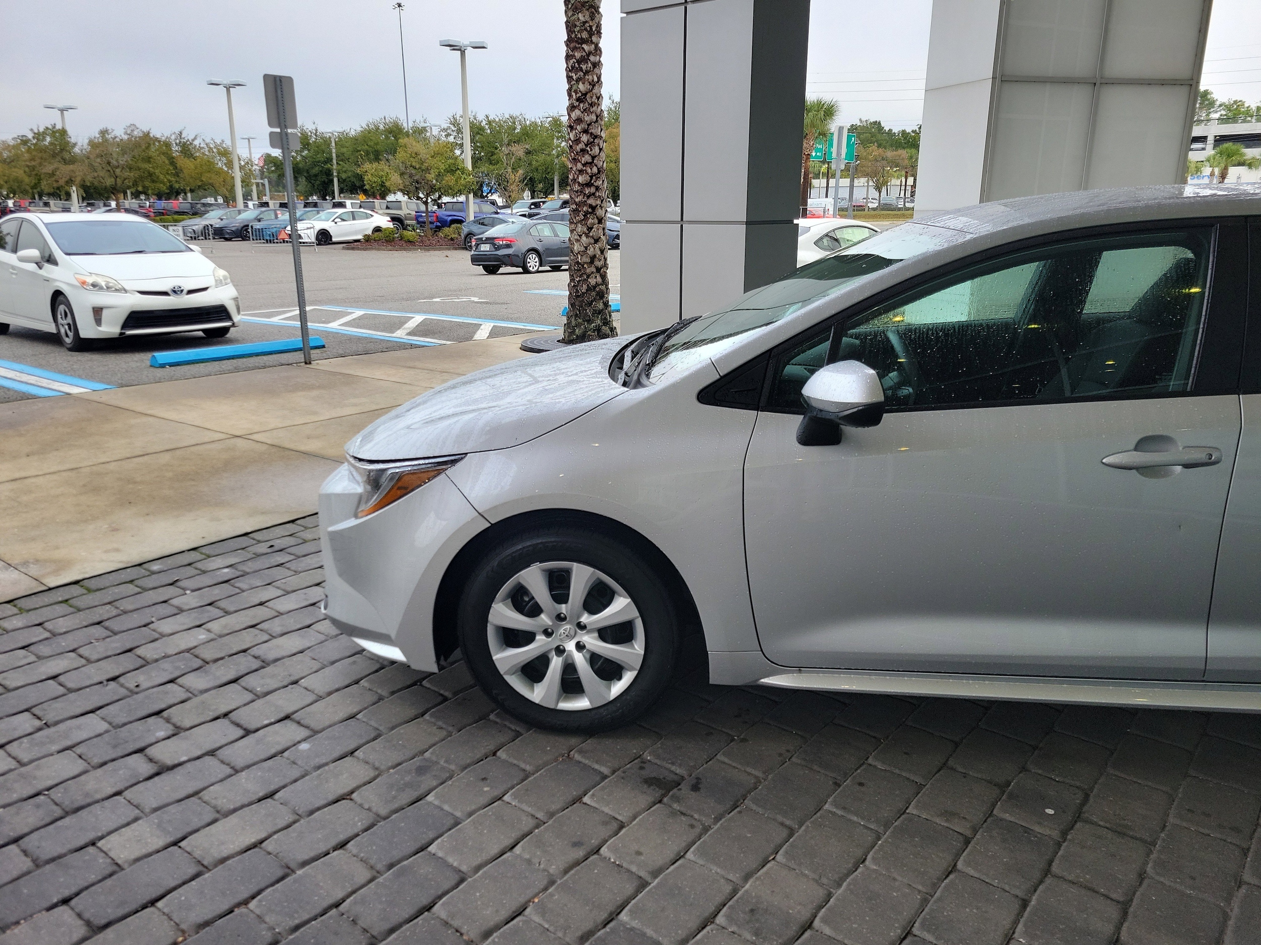 Used 2024 Toyota Corolla LE with VIN 5YFB4MDE0RP085659 for sale in Kansas City