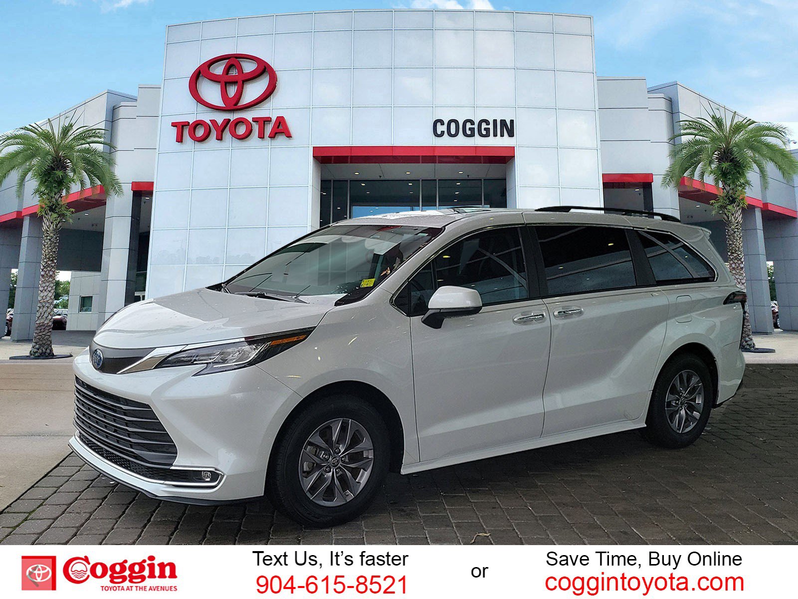 2023 Toyota Sienna XLE's photo