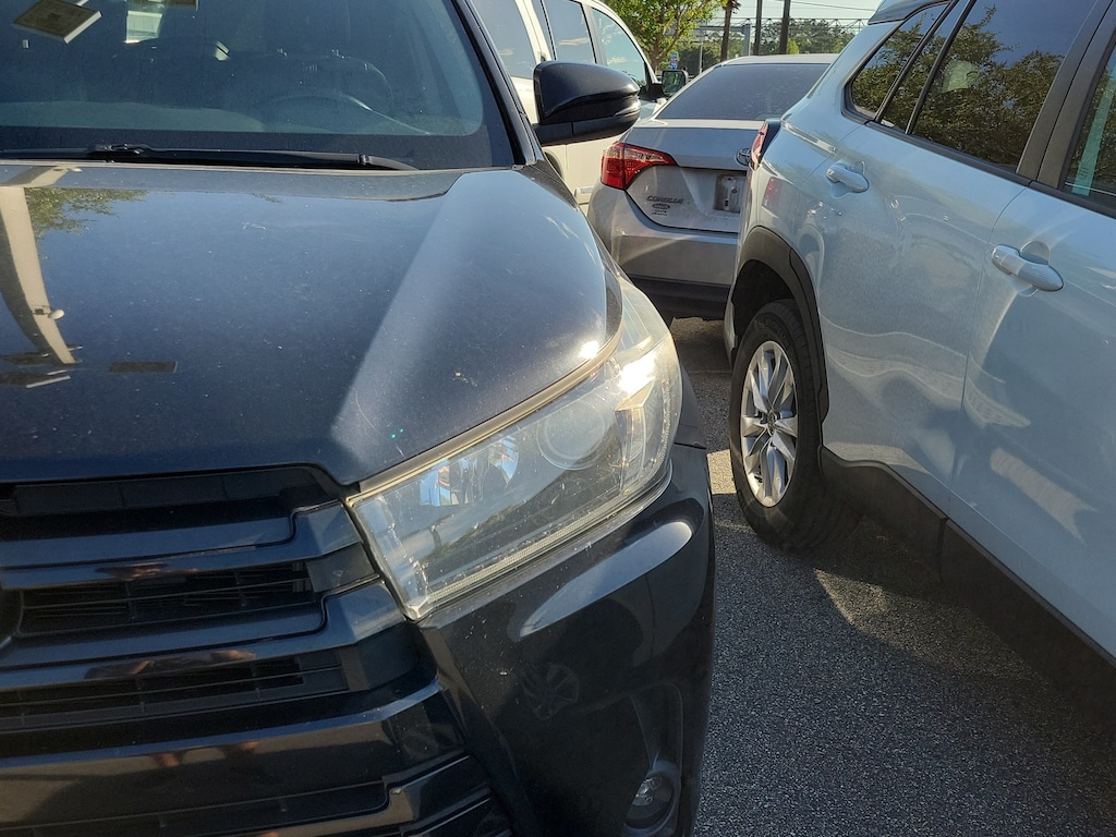 Used 2019 Toyota Highlander SE V6 SUV