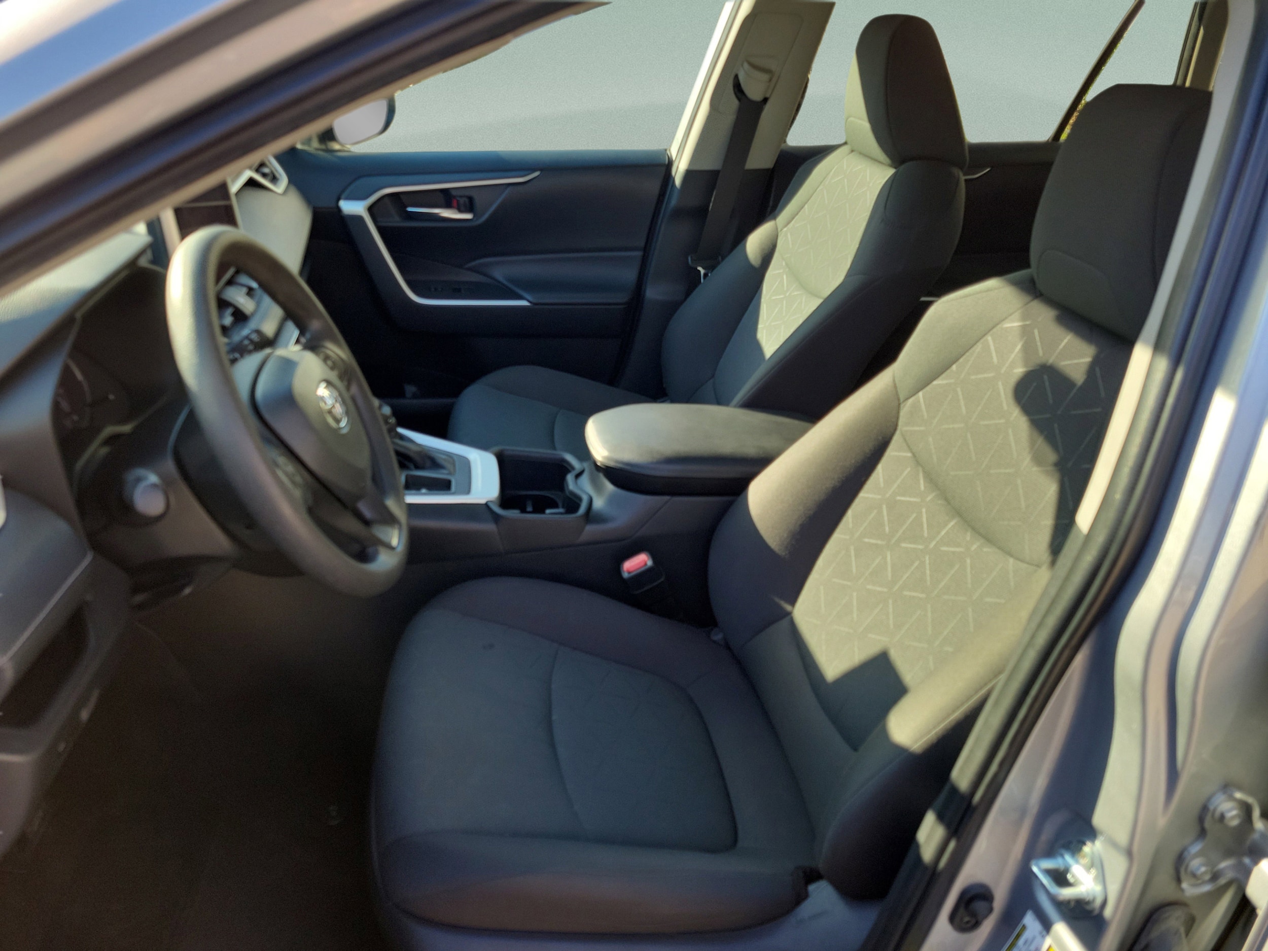 2024 Toyota RAV4 XLE - Photo 28
