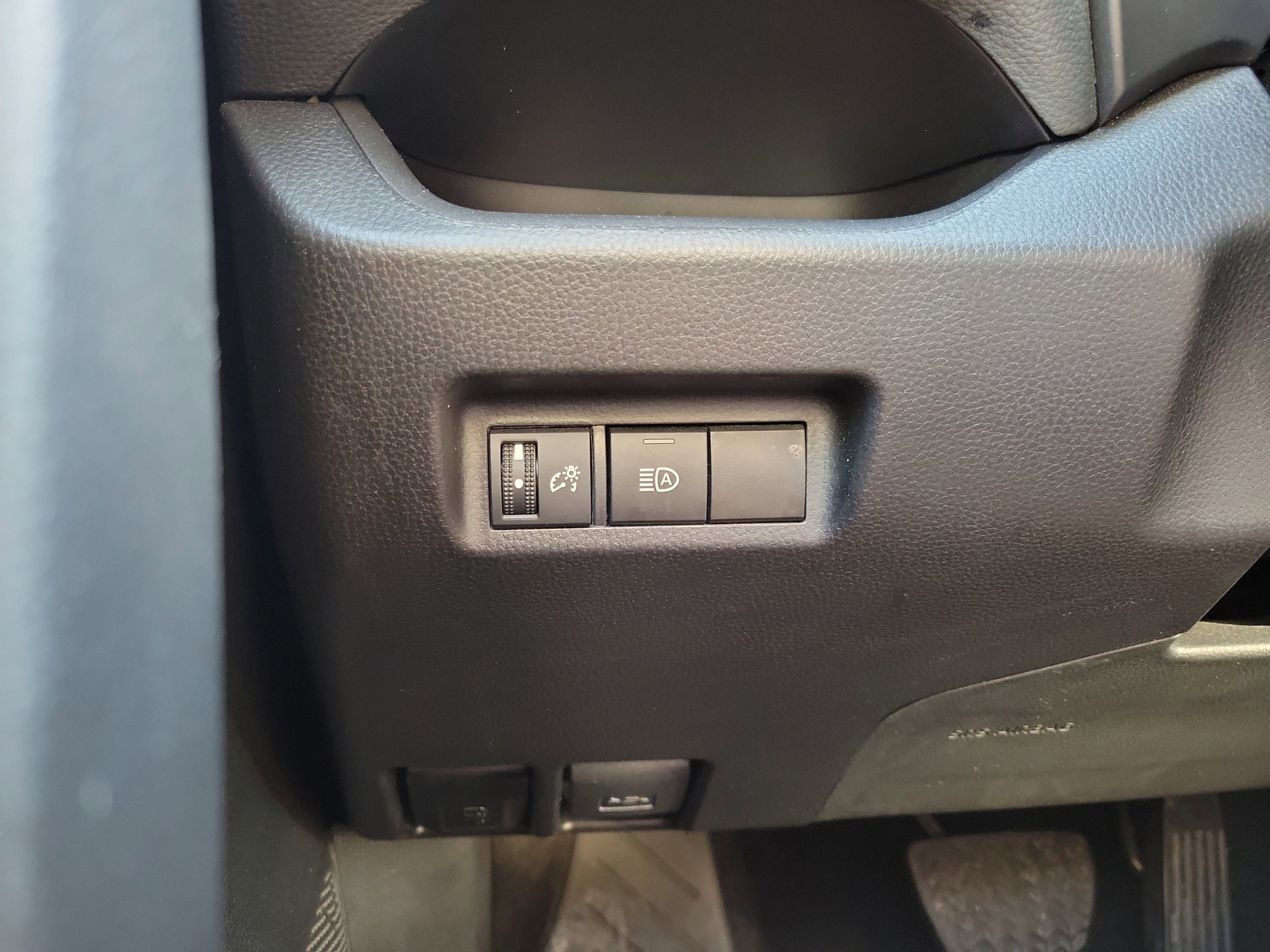 2024 Toyota RAV4 XLE - Photo 26