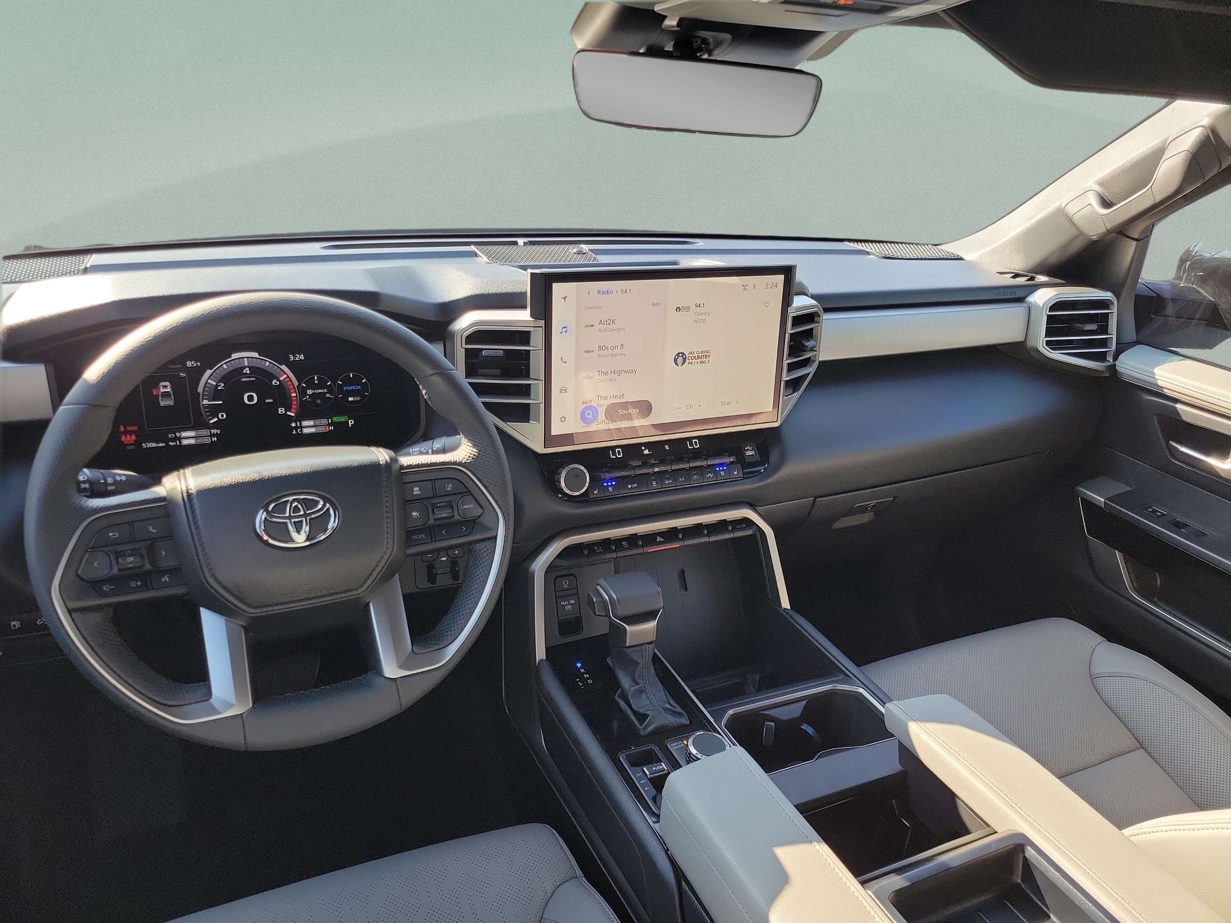 2025 Toyota Tundra Limited - Photo 21