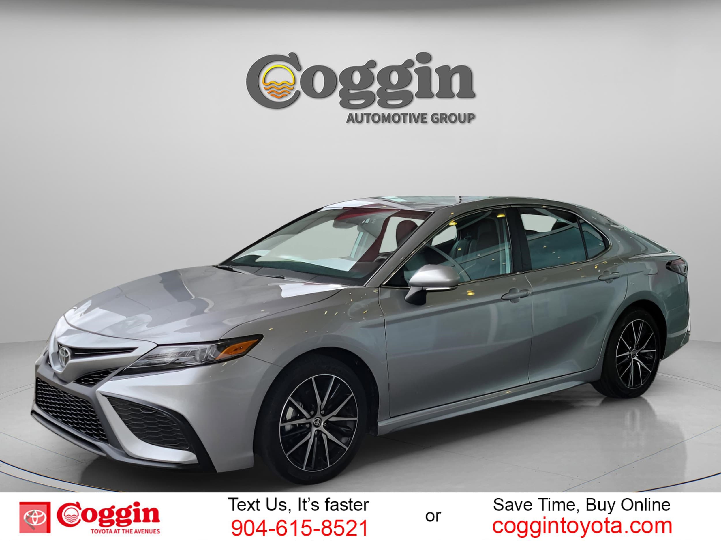 2024 Toyota Camry SE's photo