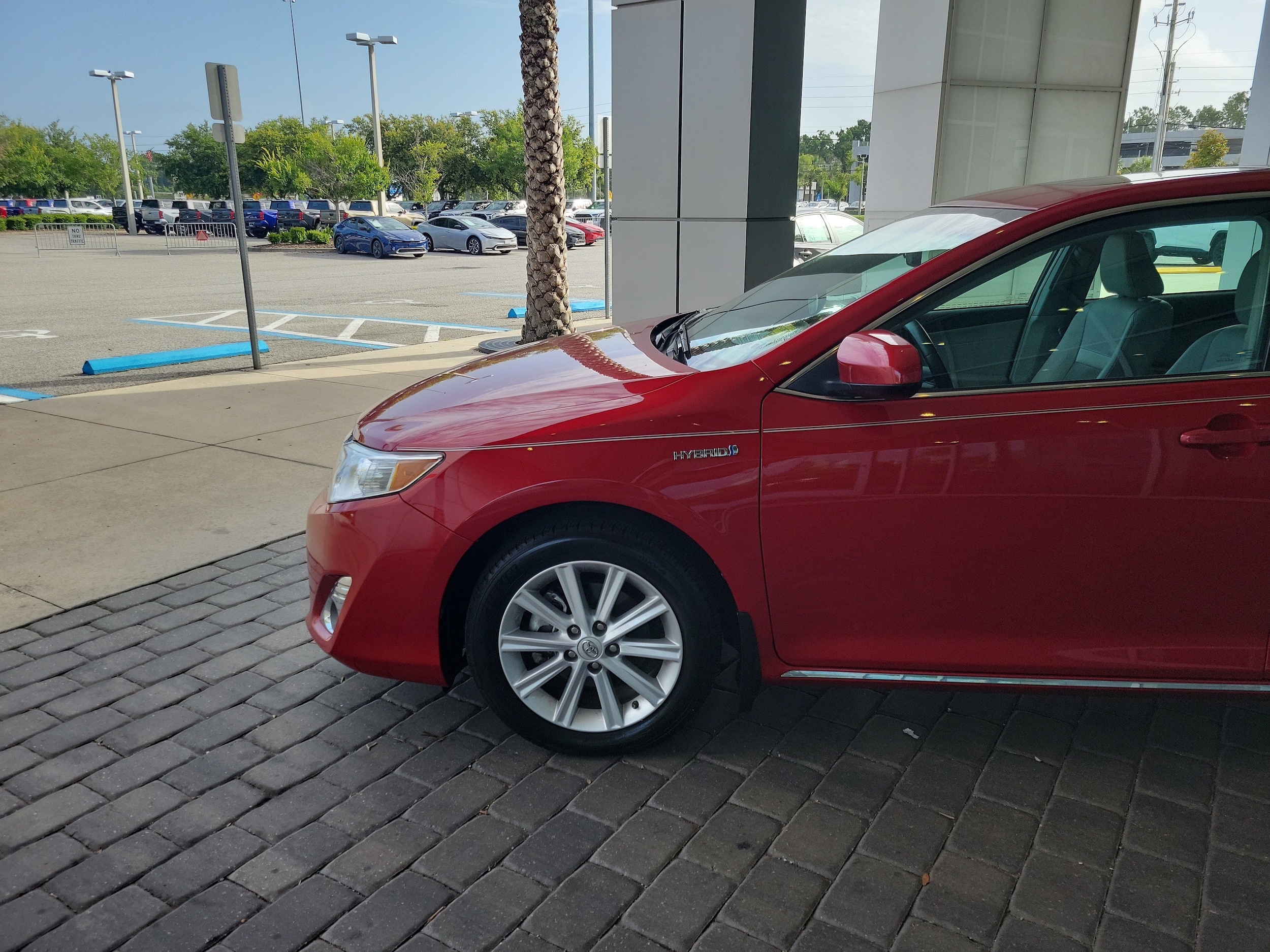 Used 2014 Toyota Camry XLE Hybrid with VIN 4T1BD1FK1EU133759 for sale in Jacksonville, FL