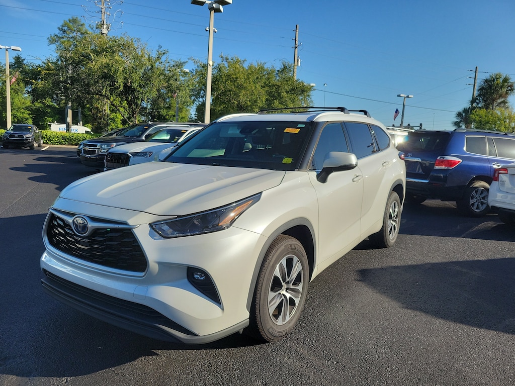 Used 2022 Toyota Highlander Hybrid XLE SUV