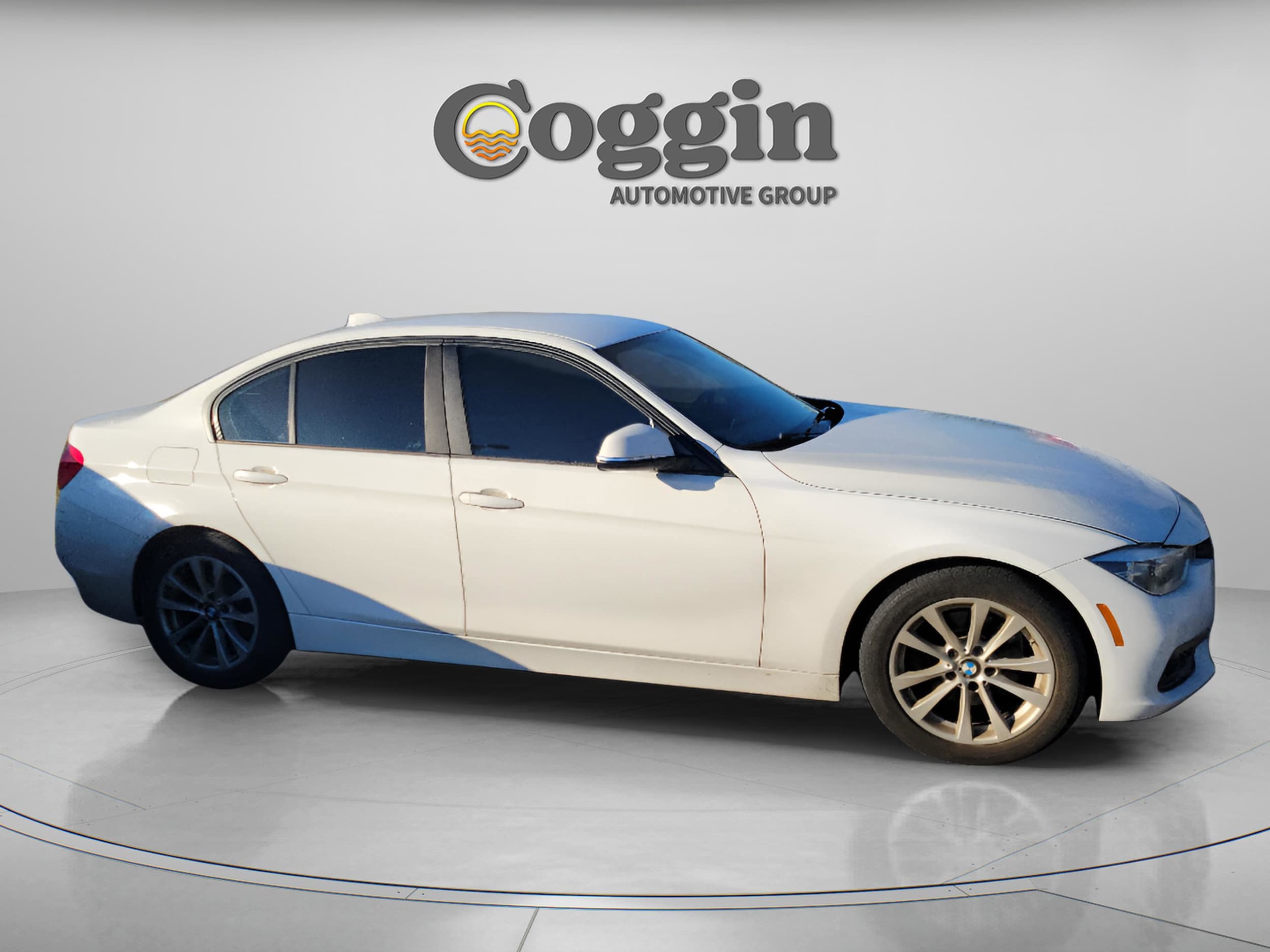 Image of 2018 BMW 320i Sedan