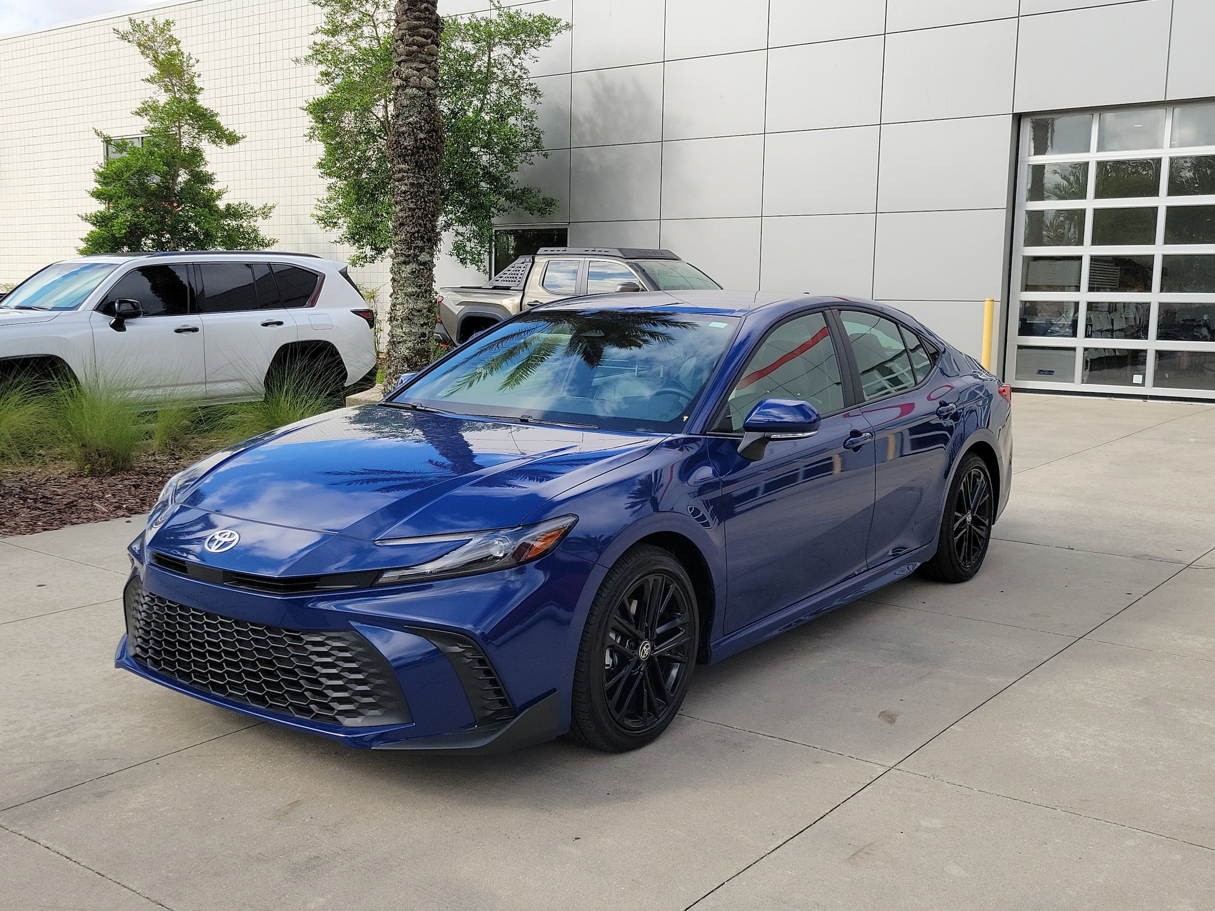 2026 Toyota Camry SE Hybrid's photo
