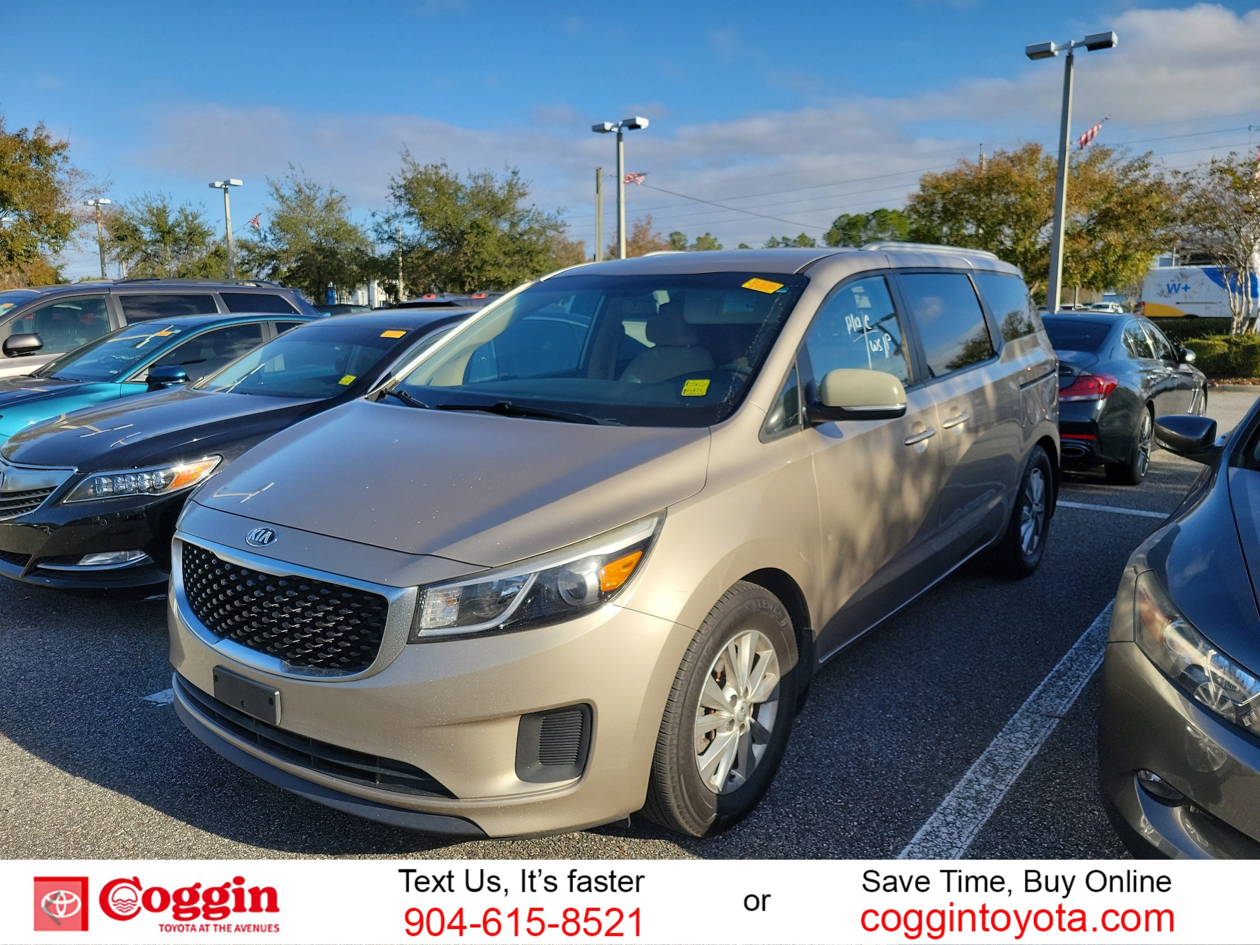 2016 Kia Sedona LX's photo