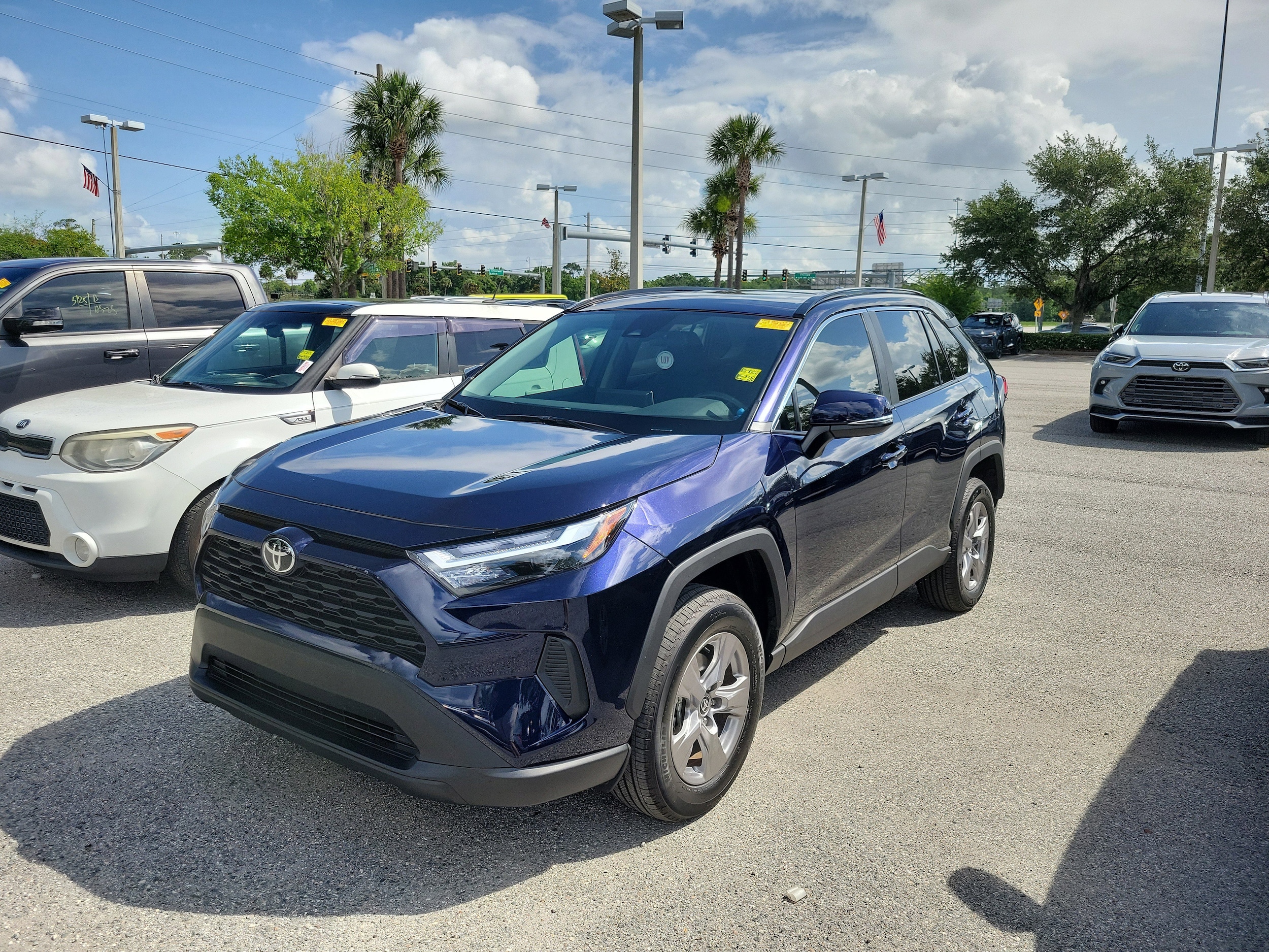2025 Toyota RAV4 XLE FWD's photo
