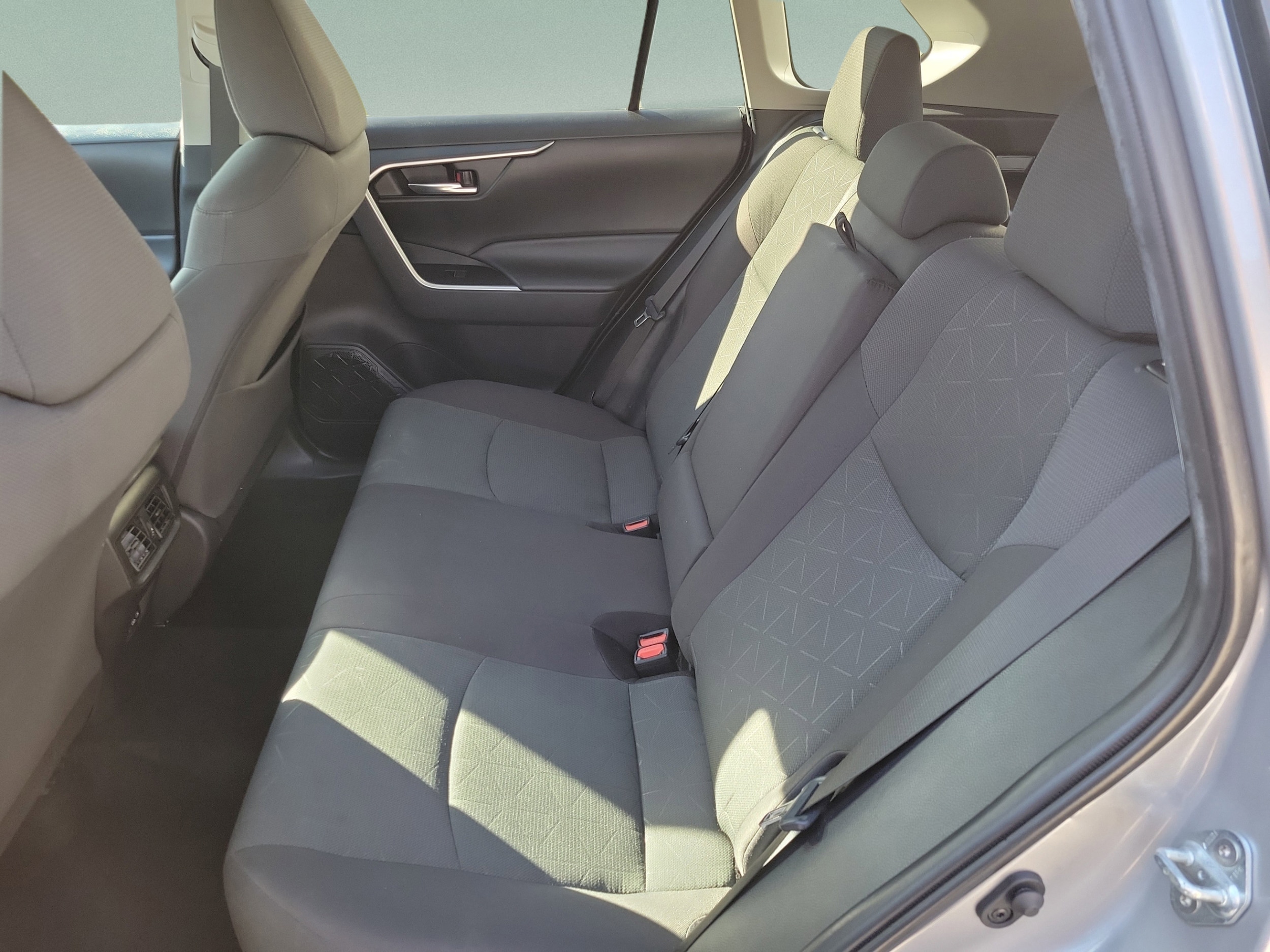 2024 Toyota RAV4 XLE - Photo 13