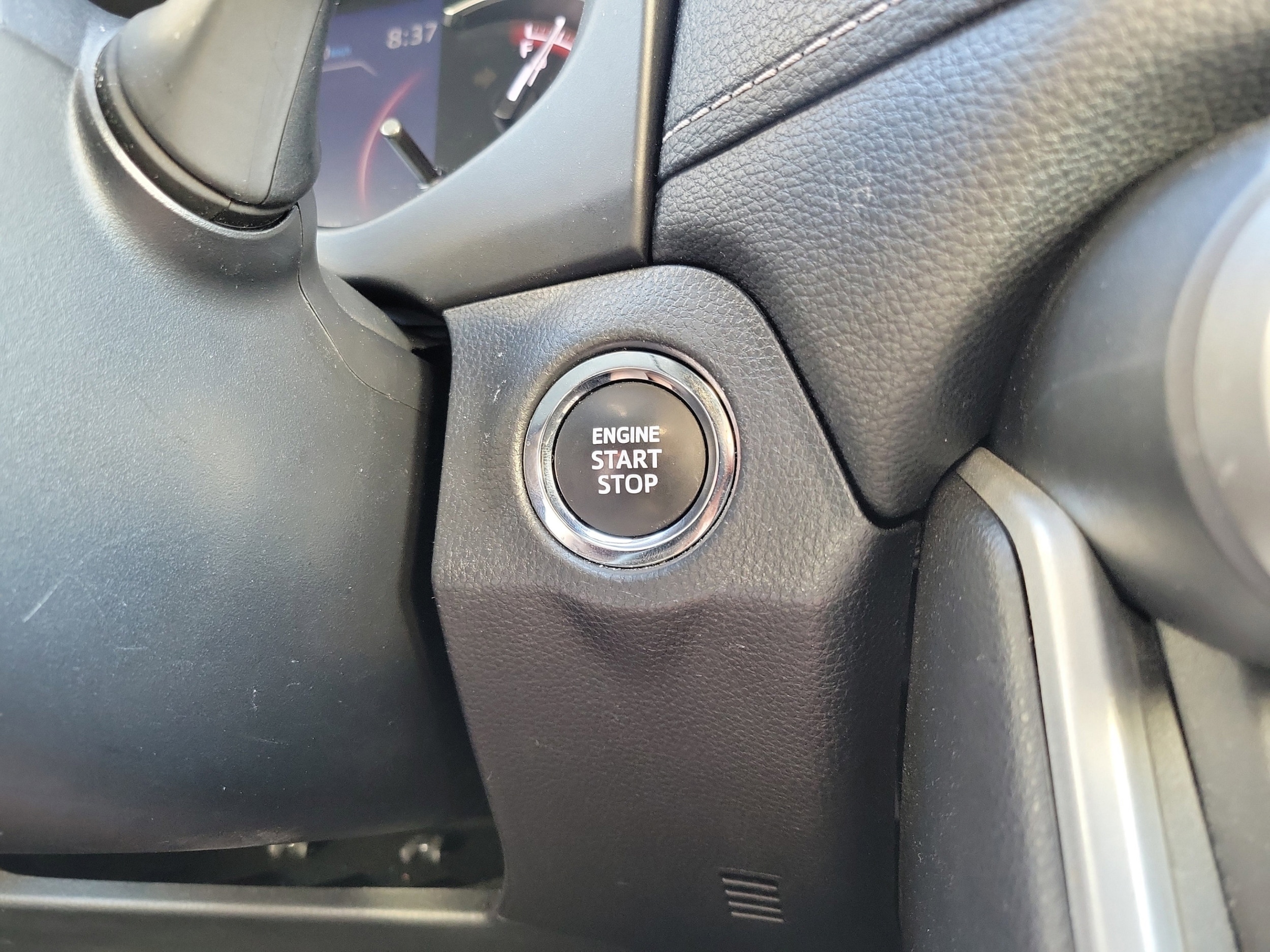 2024 Toyota RAV4 XLE - Photo 17
