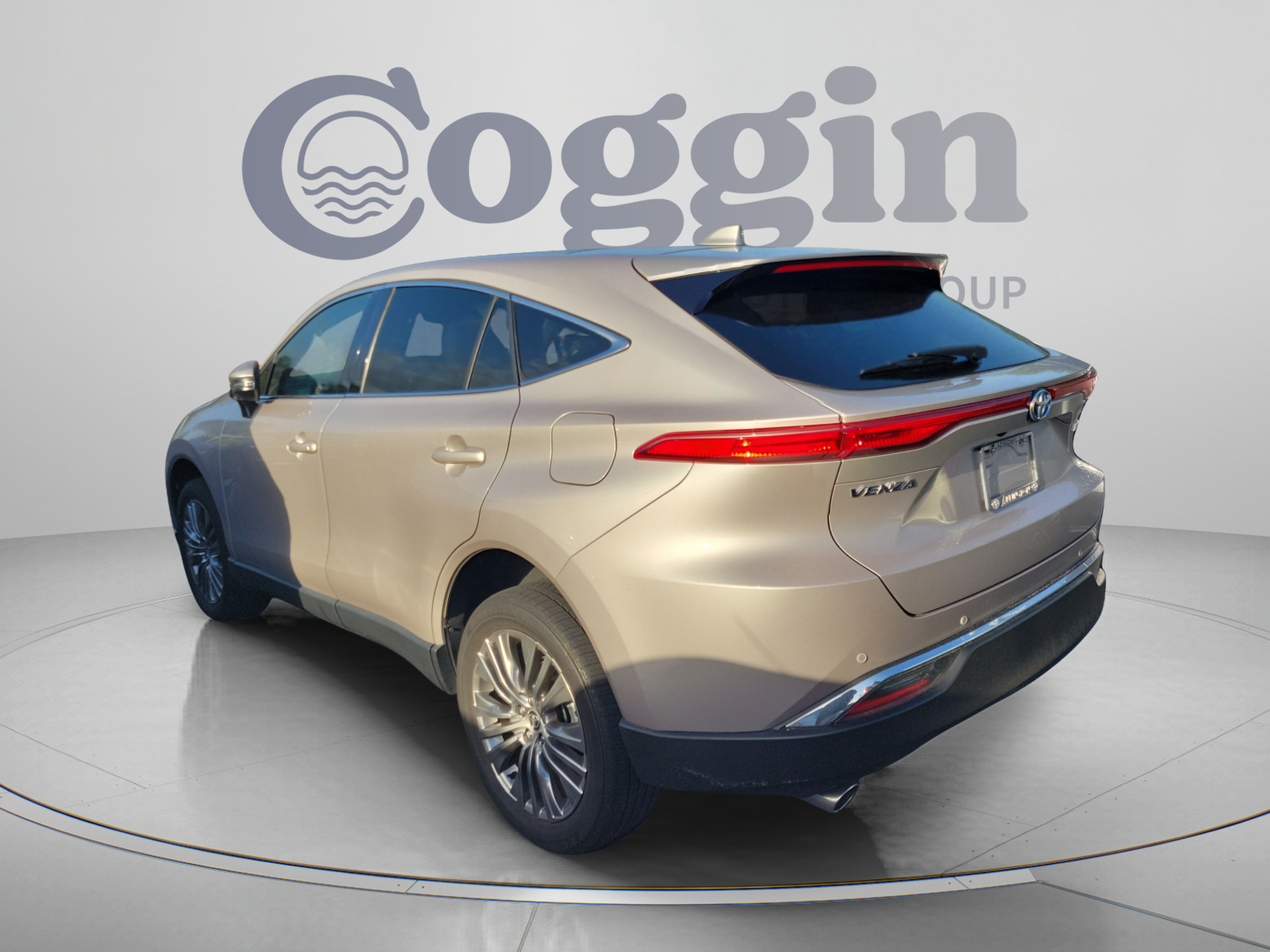 Used 2024 Toyota Venza LE SUV