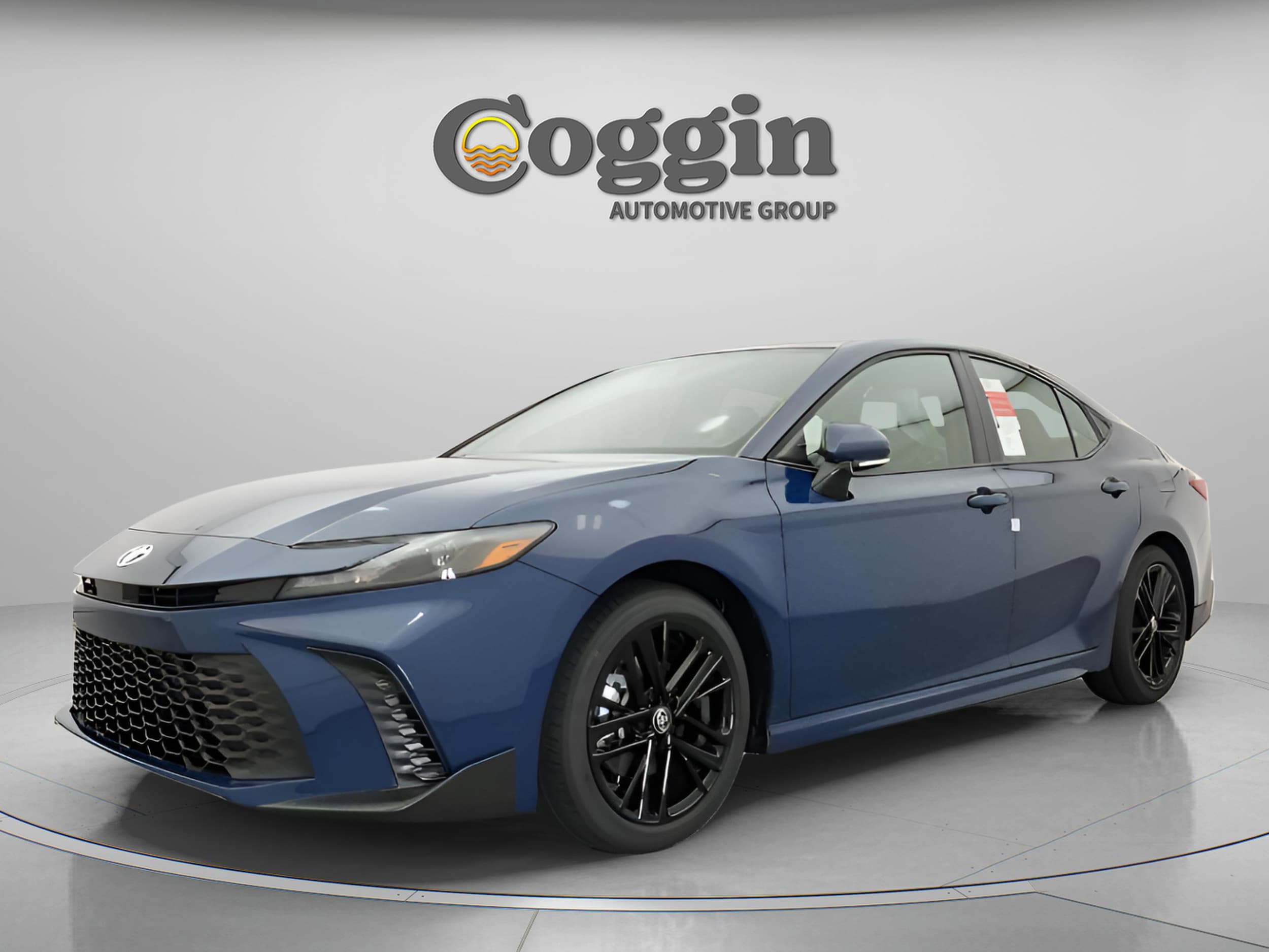 2026 Toyota Camry SE Hybrid's photo