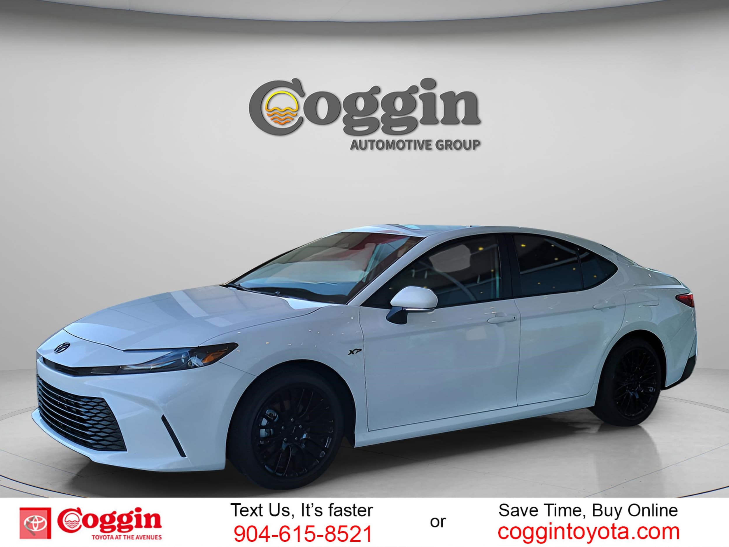 2025 Toyota Camry LE's photo