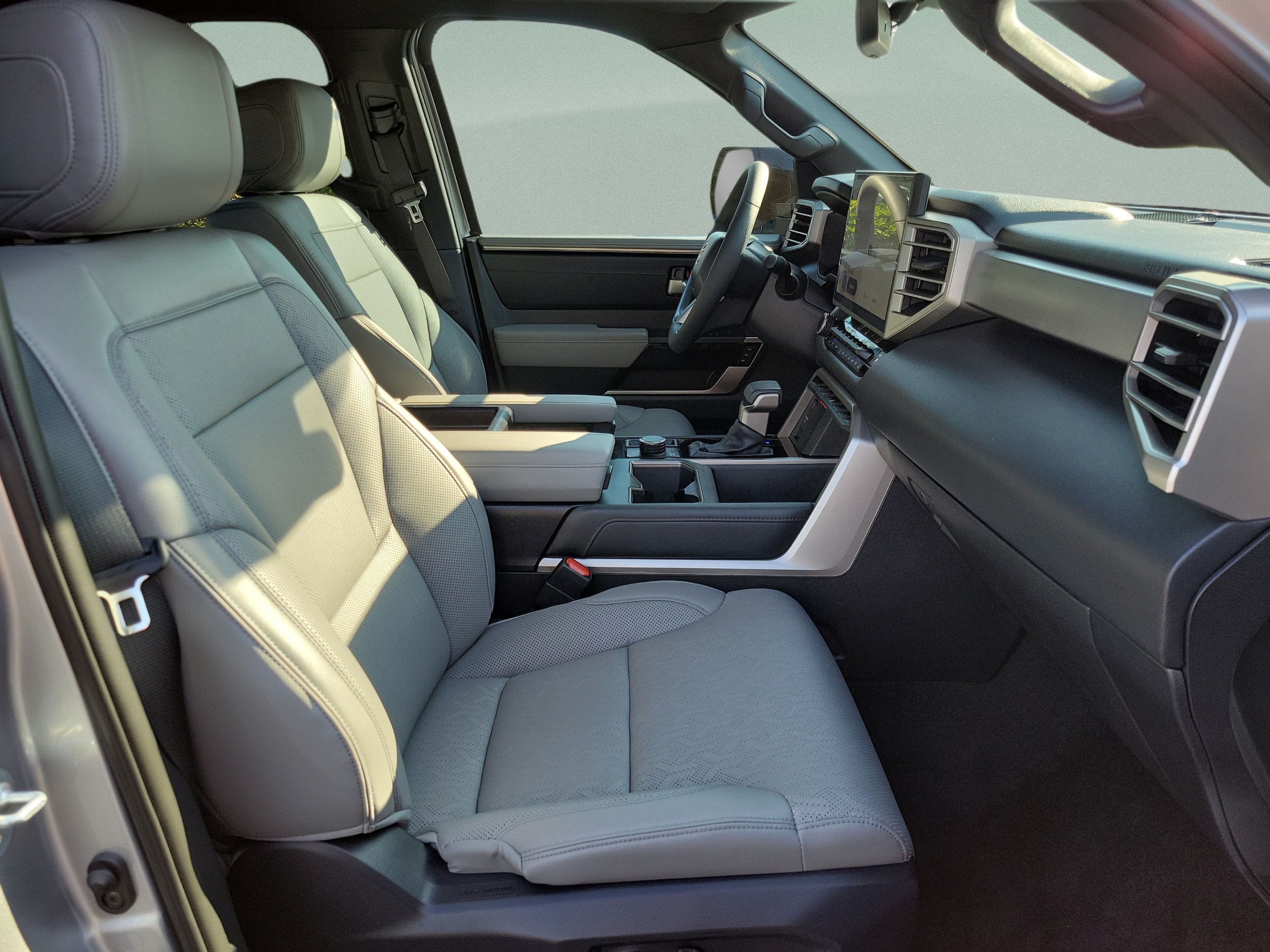 2025 Toyota Tundra Limited - Photo 31