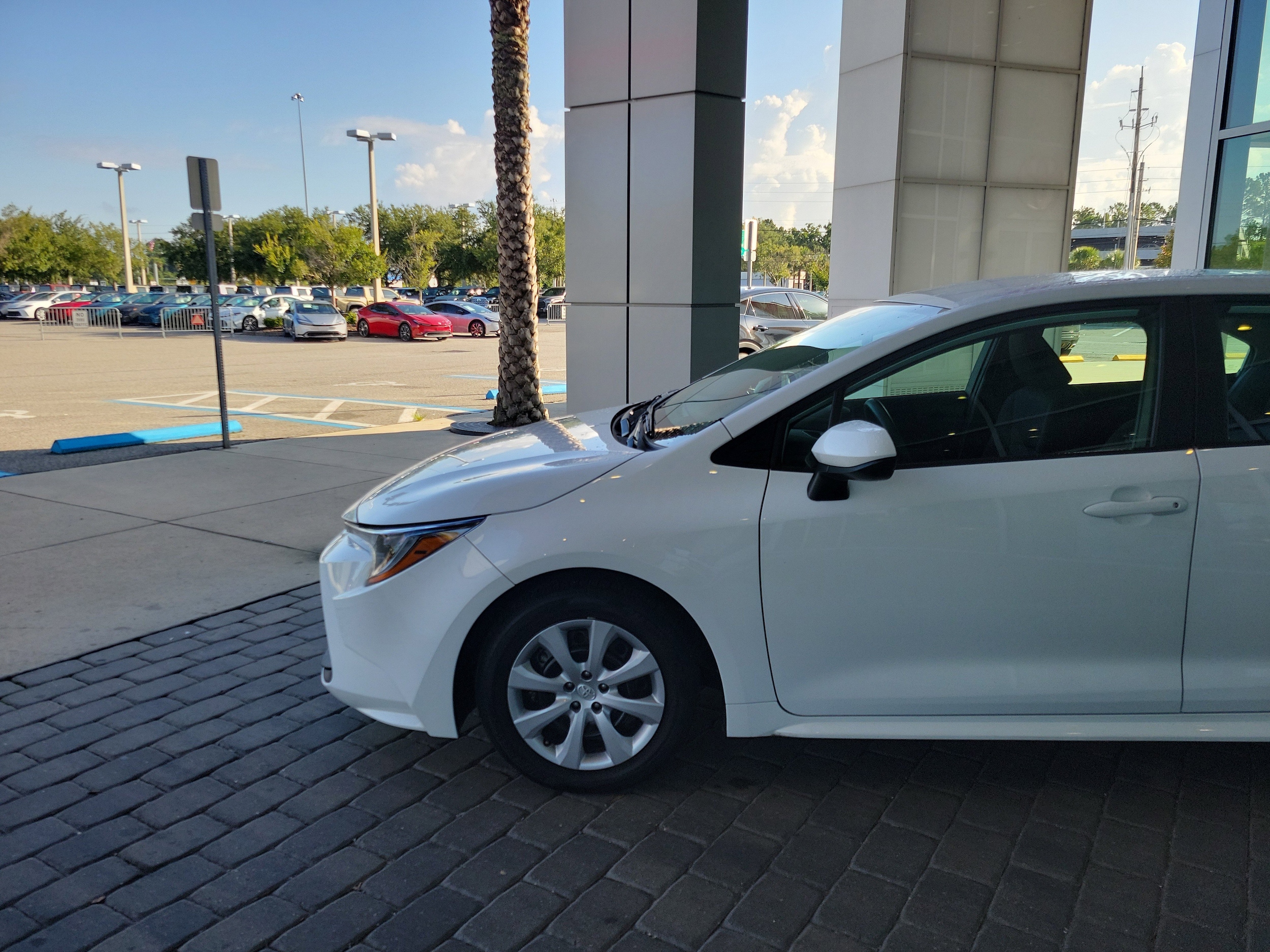 Used 2023 Toyota Corolla LE with VIN 5YFB4MDE5PP069583 for sale in Northfield, Minnesota