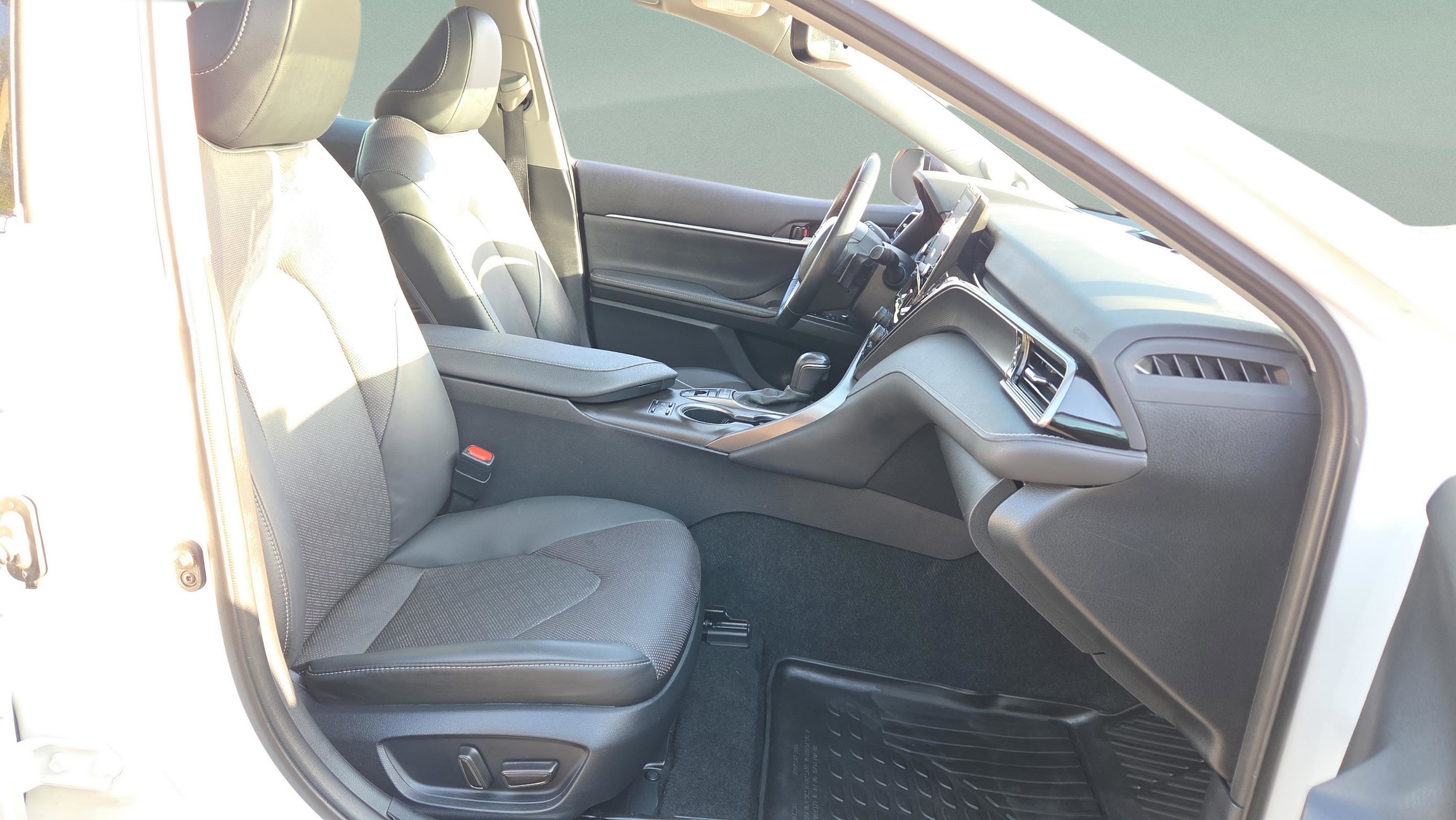 2023 Toyota Camry XSE - Photo 17
