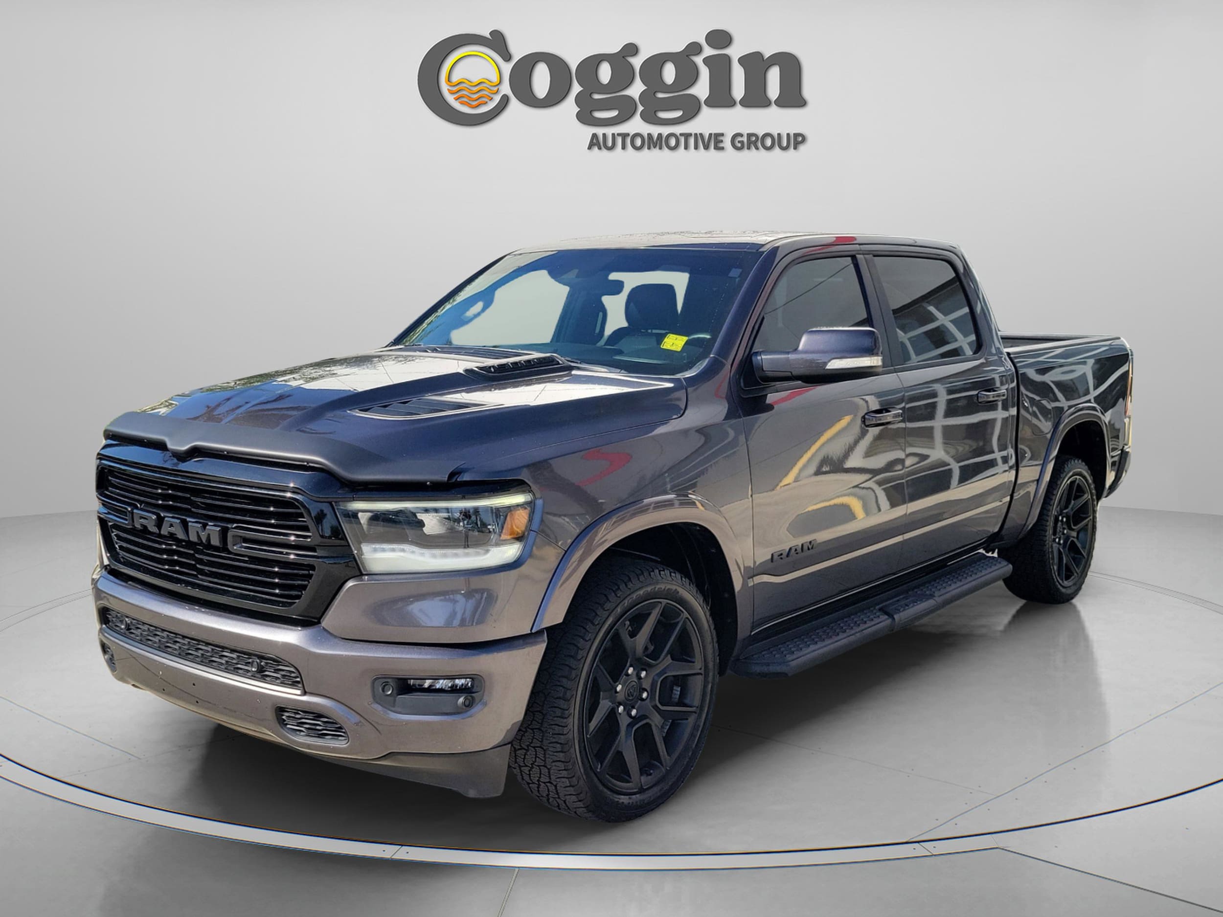 2022 RAM 1500 Laramie 4x4 Crew Cab 5'7's photo