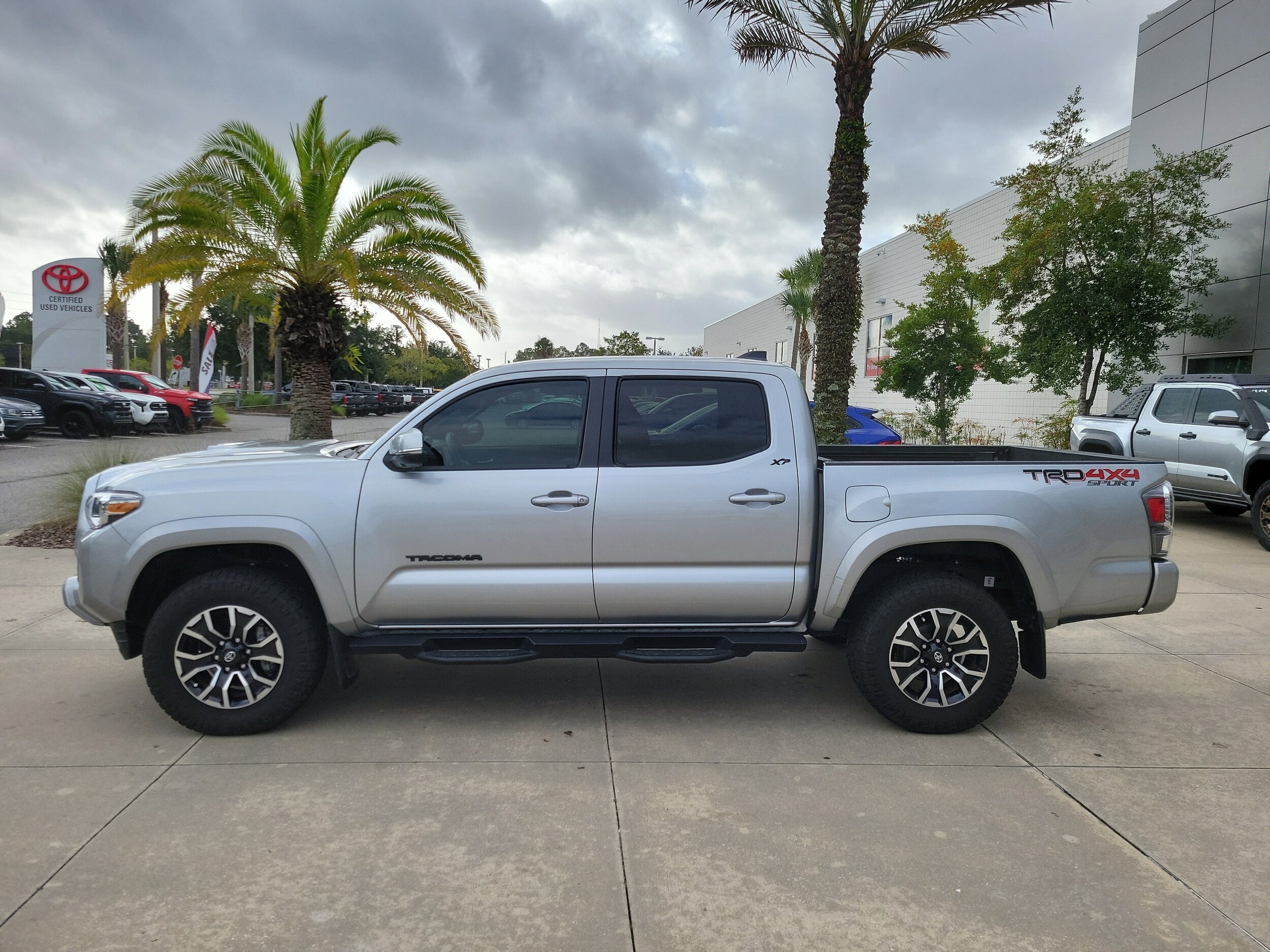 2023 Toyota Tacoma TRD Sport V6 photo 3