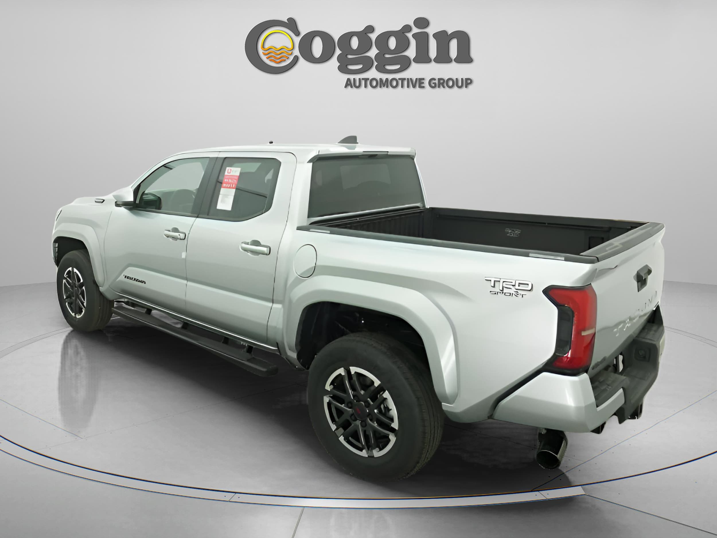 2025 Toyota Tacoma TRD Sport - Photo 11