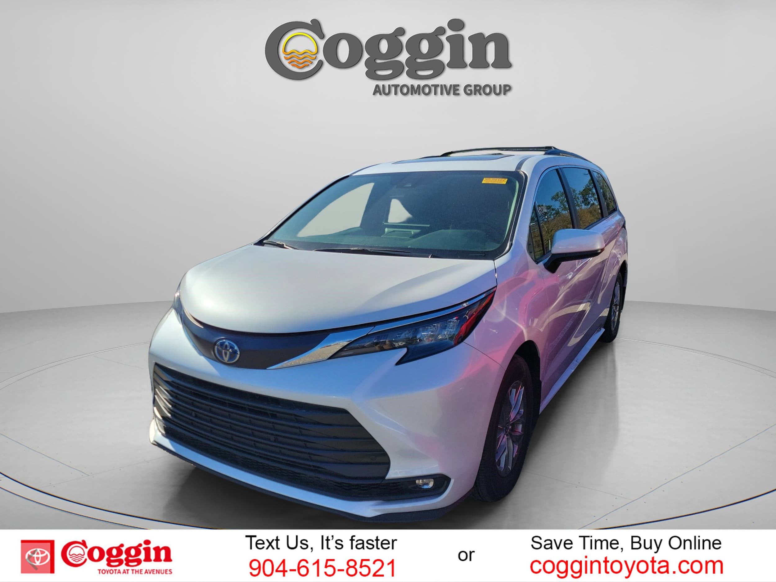 2025 Toyota Sienna XLE's photo