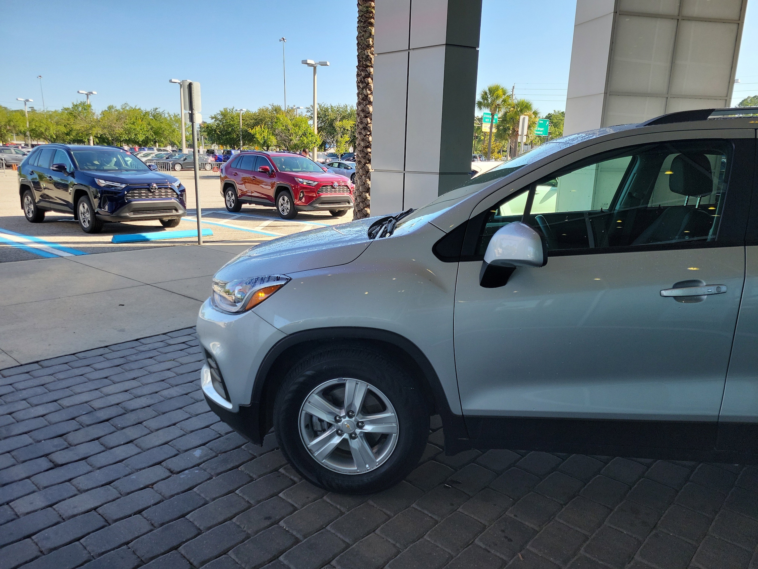Used 2022 Chevrolet Trax LT with VIN KL7CJLSM1NB565071 for sale in Jacksonville, FL