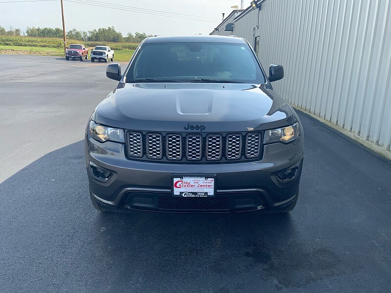 2021 Jeep Grand Cherokee Laredo X photo 2