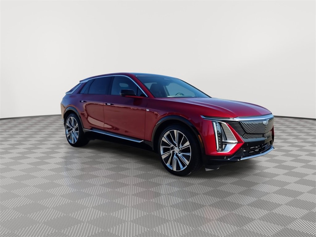 2024 Cadillac Lyriq Luxury photo 2