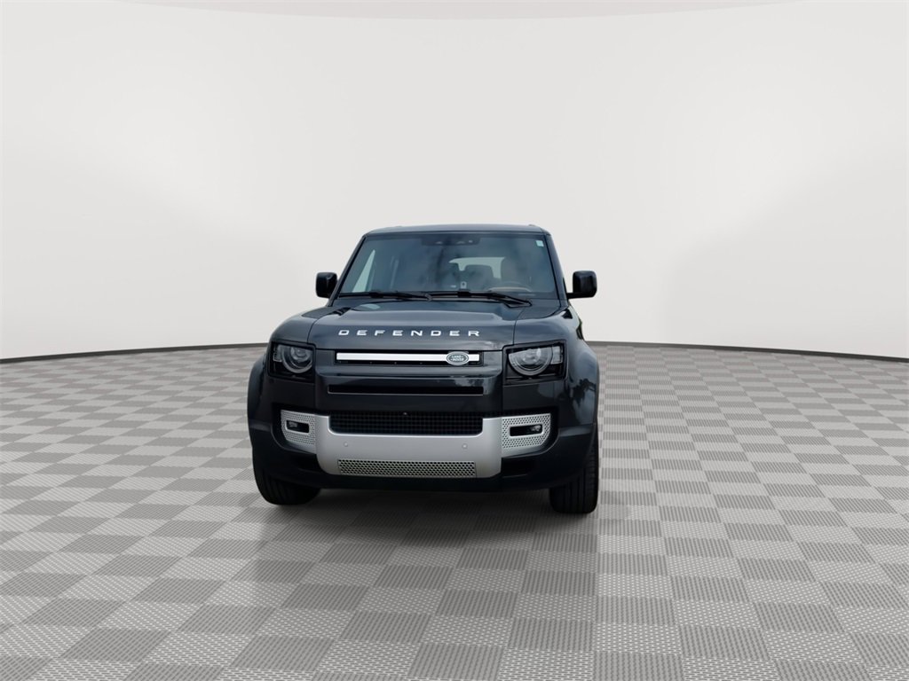 2024 Land Rover Defender S photo 3