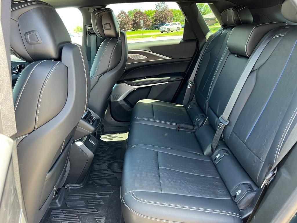 Certified 2024 CADILLAC LYRIQ Luxury 3 SUV