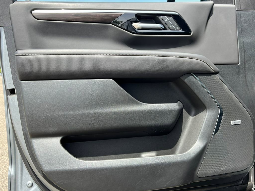 2025 Chevrolet Suburban Premier - Photo 17