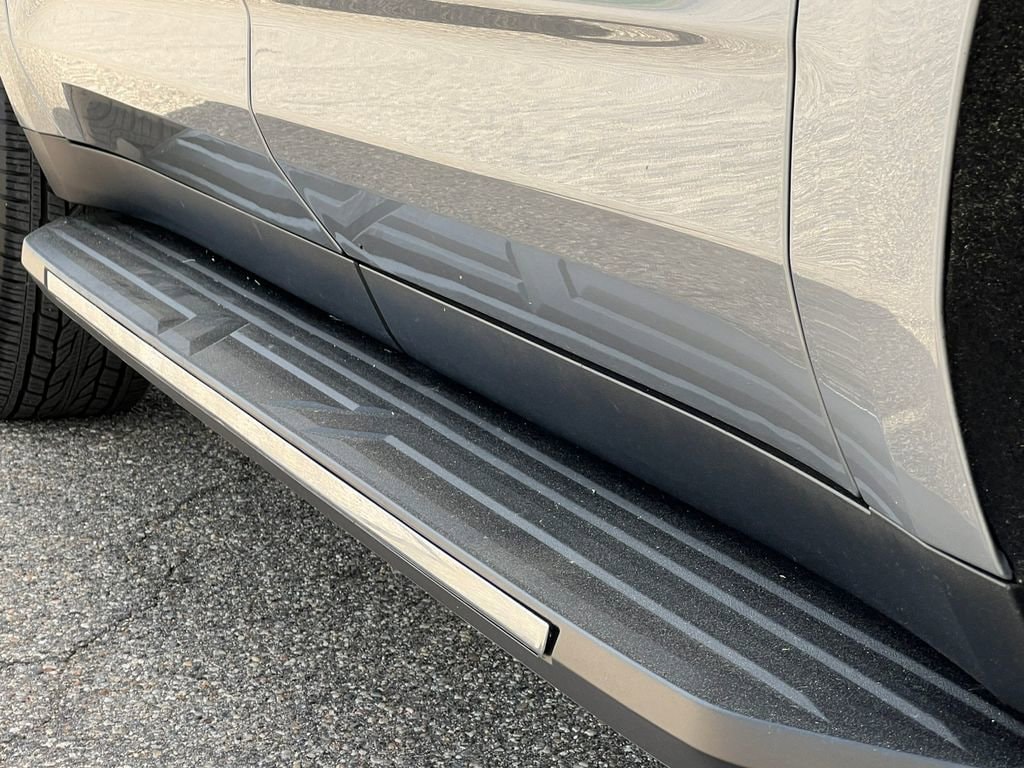 2025 Chevrolet Suburban Premier - Photo 8
