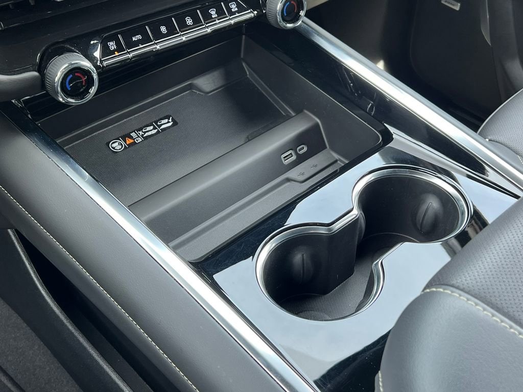 2025 Chevrolet Suburban Premier - Photo 34