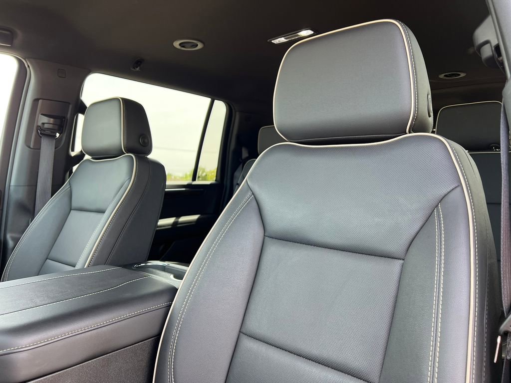 2025 Chevrolet Suburban Premier - Photo 15