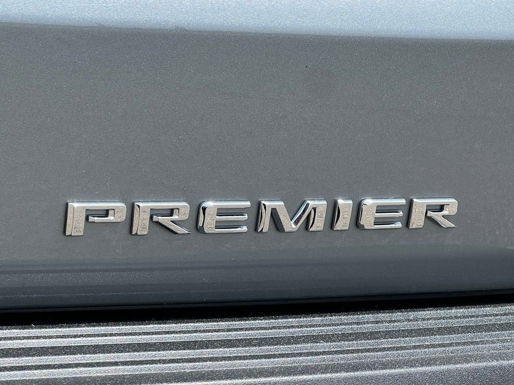 2025 Chevrolet Suburban Premier - Photo 11