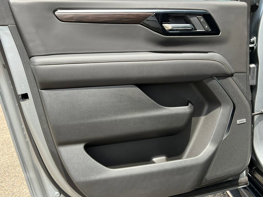 2025 Chevrolet Suburban Premier - Photo 42