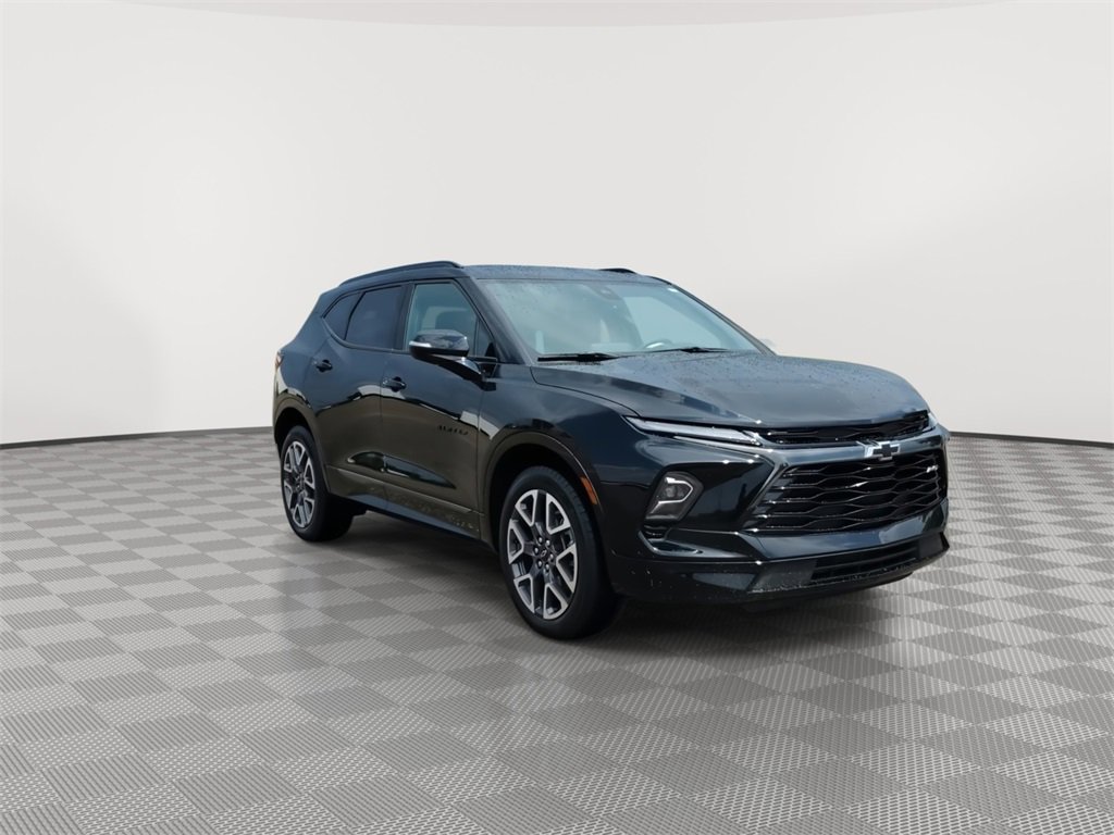2023 Chevrolet Blazer RS photo 2