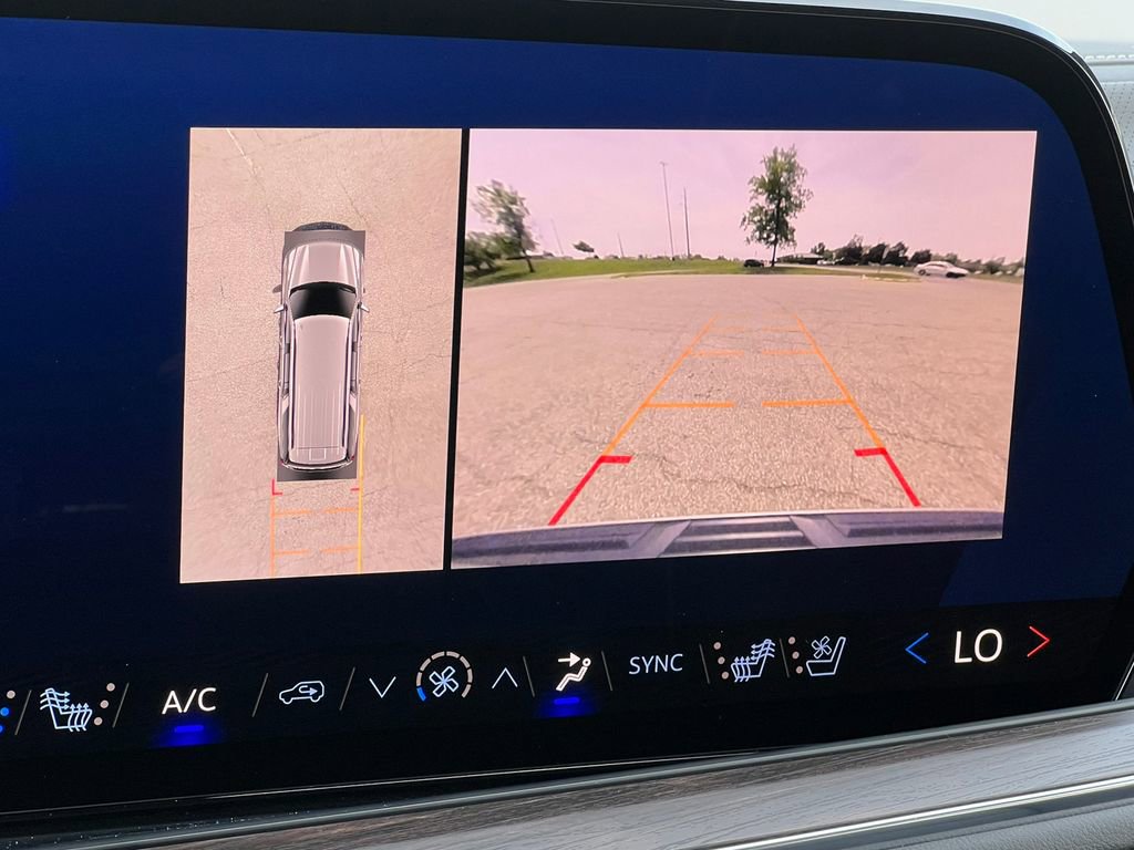 2025 Chevrolet Suburban Premier - Photo 30