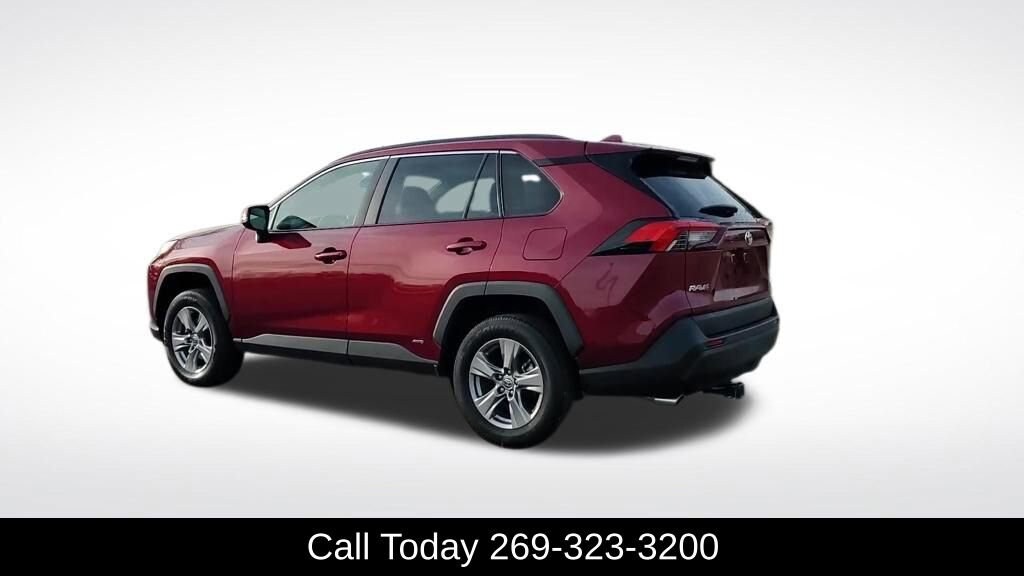 2023 Toyota RAV4 Hybrid XLE photo 3
