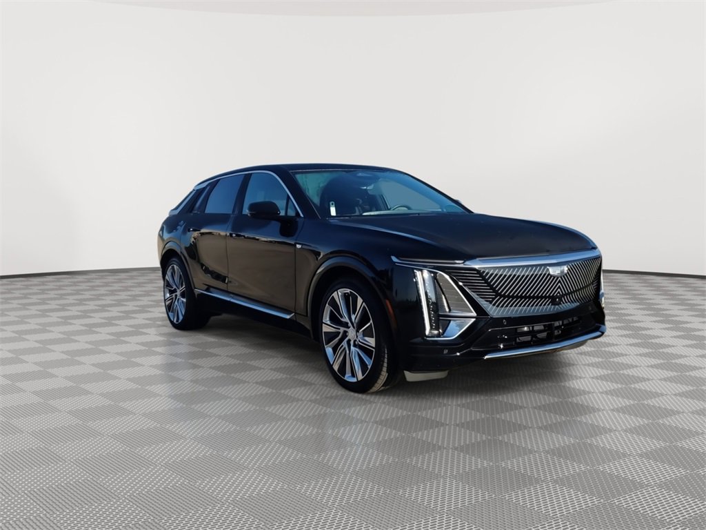 2024 Cadillac Lyriq Luxury photo 2